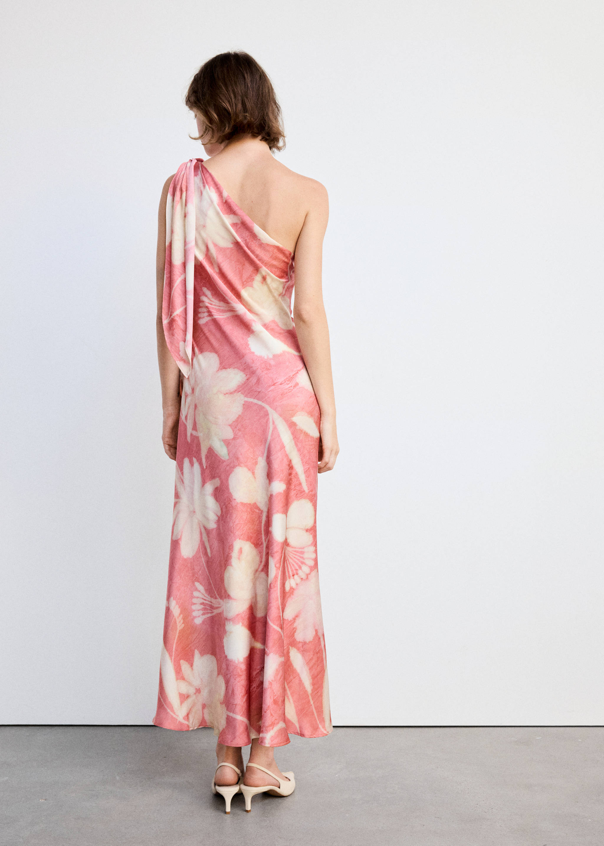 Vestit asimètric amb estampat floral - Revers de l'article