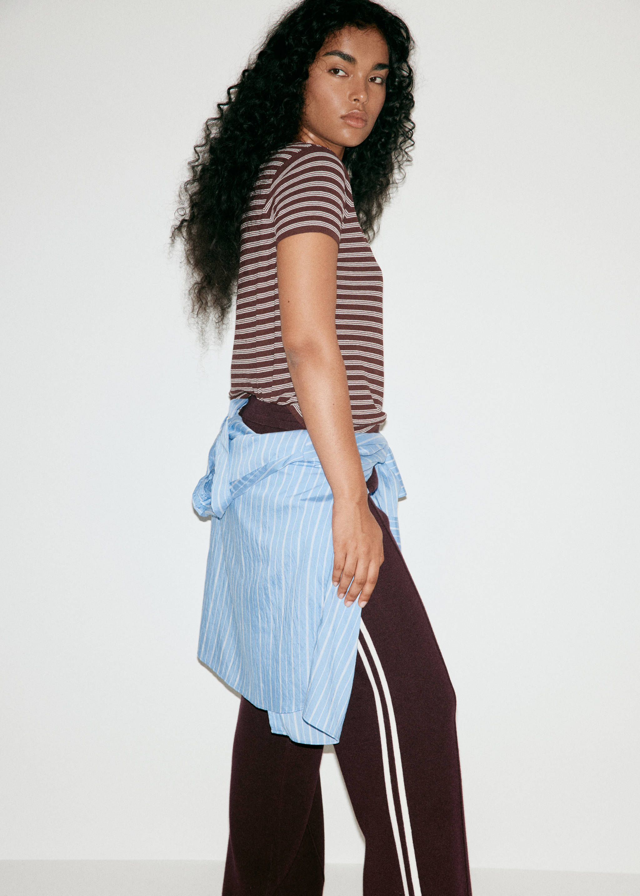 Knitted trousers with contrasting stripes - Details of the article 6