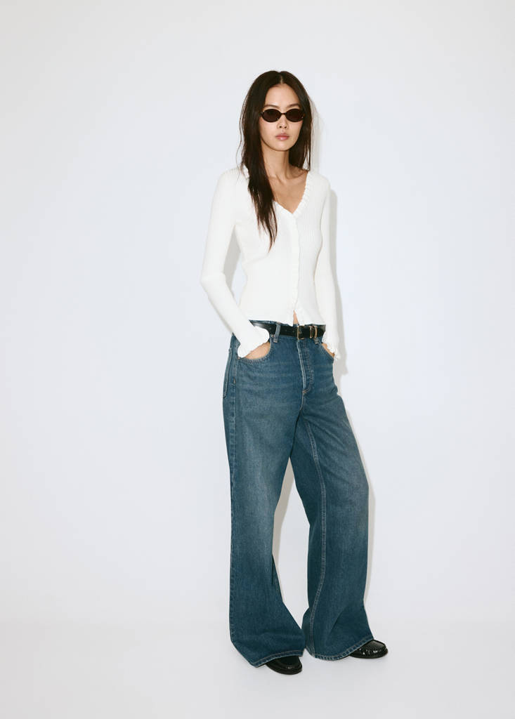 Ribbed ruffle cardigan — Ecru