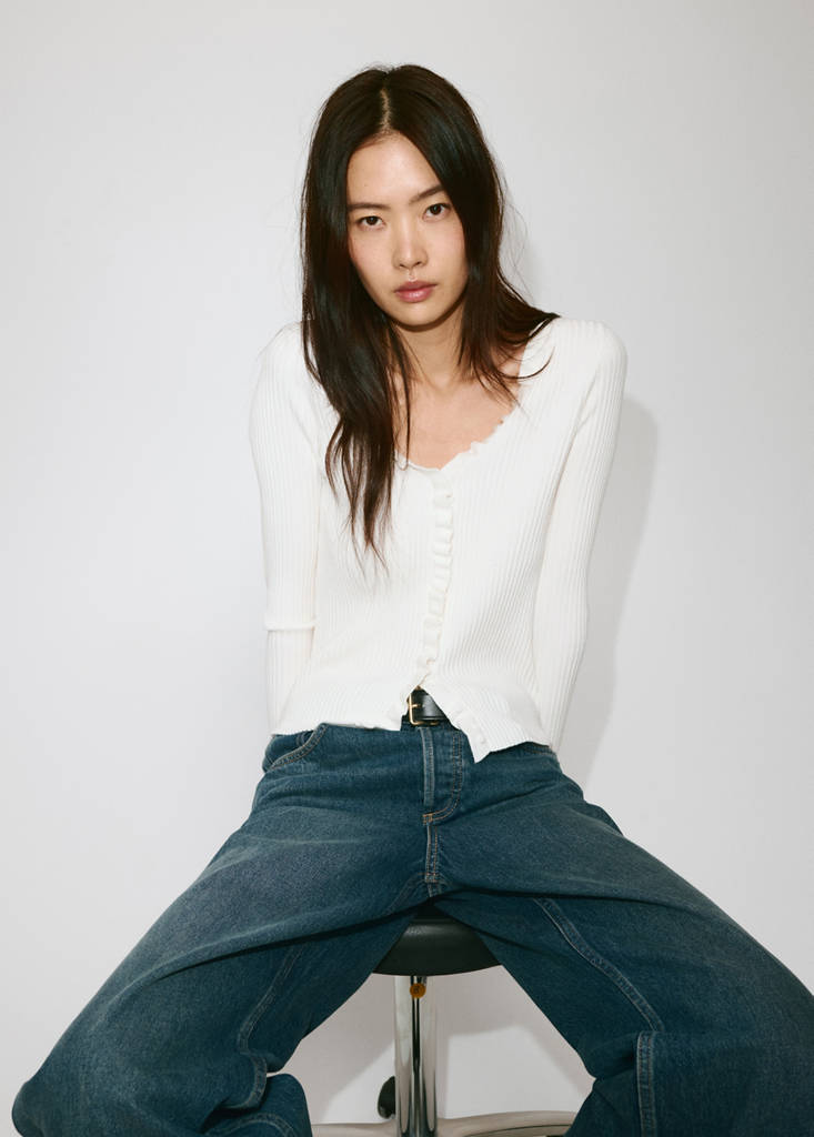 Ribbed ruffle cardigan — Ecru