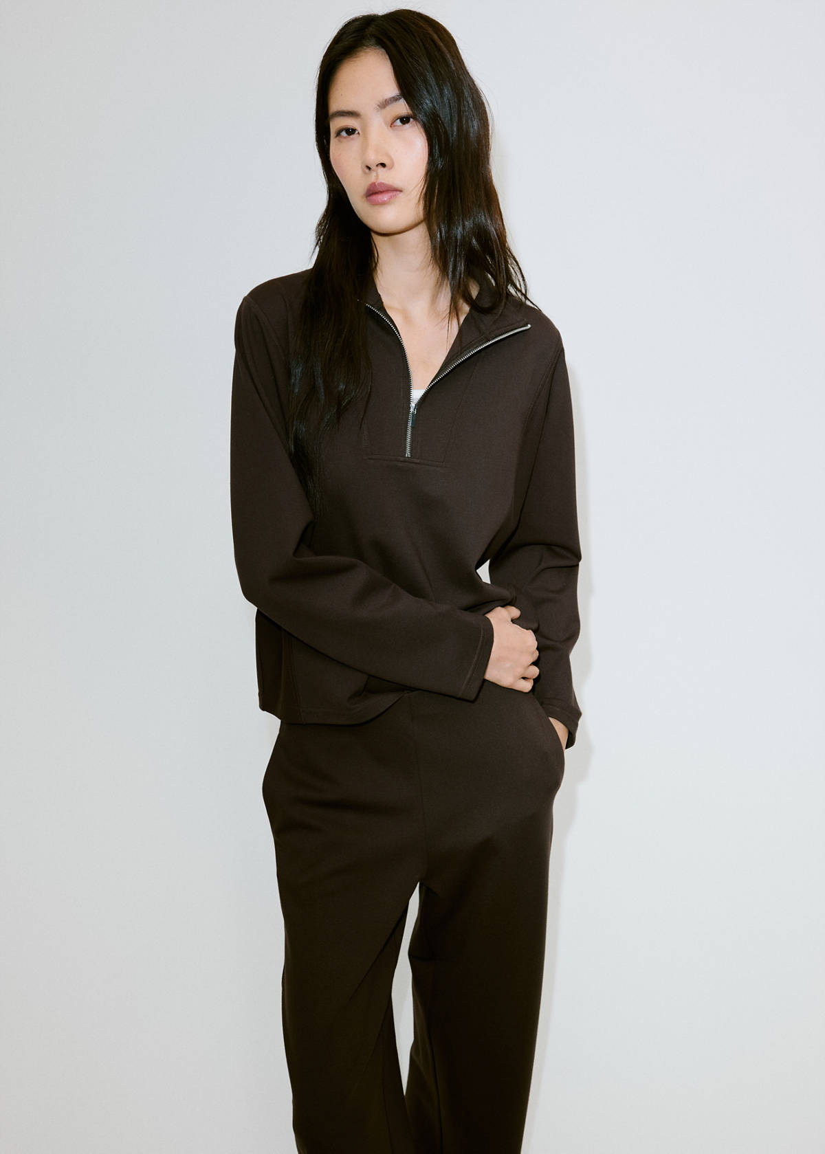 Fine-knit straight-fit trousers — Brown