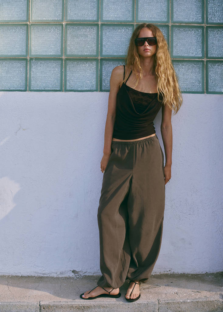 Warstwowy top z dekoltem halter i efektem devoré brązowy - Kobieta - XS - MANGO