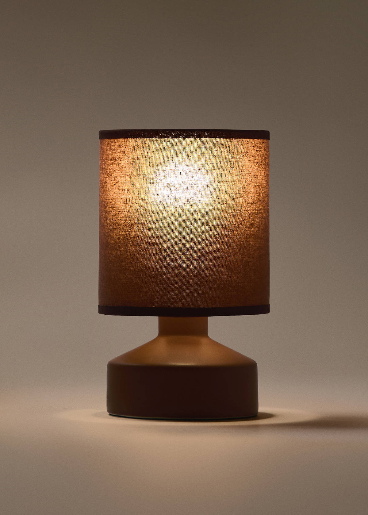 Ceramic base lamp with contrasting shade — Brown