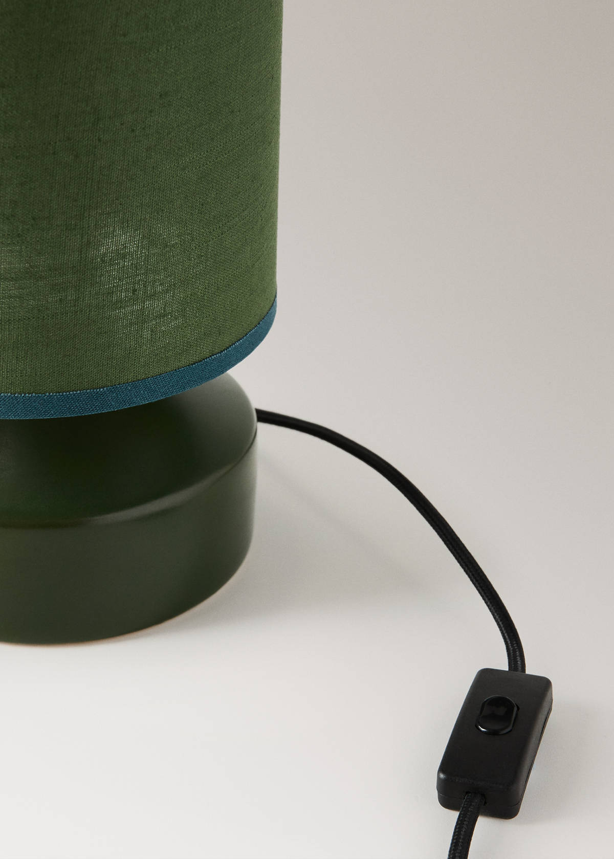 Ceramic base lamp with contrasting shade — Green