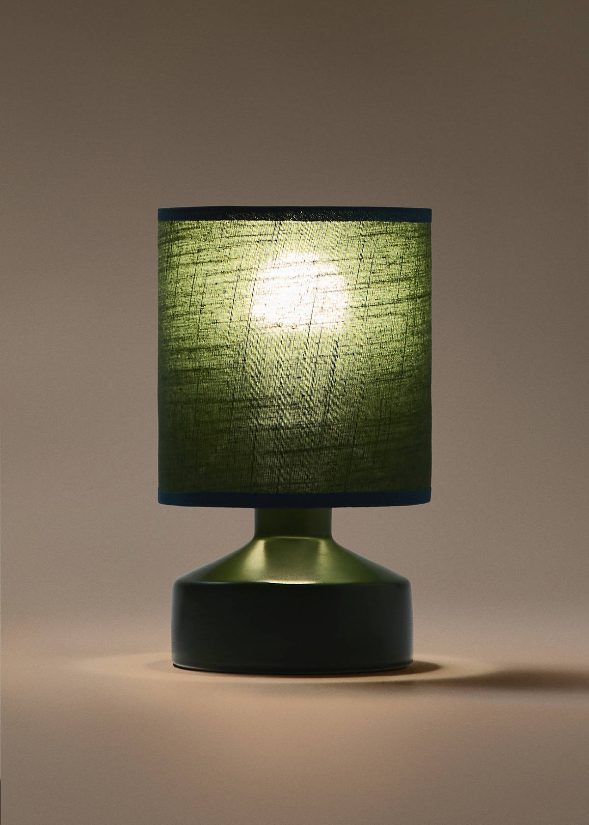 Ceramic base lamp with contrasting shade — Green