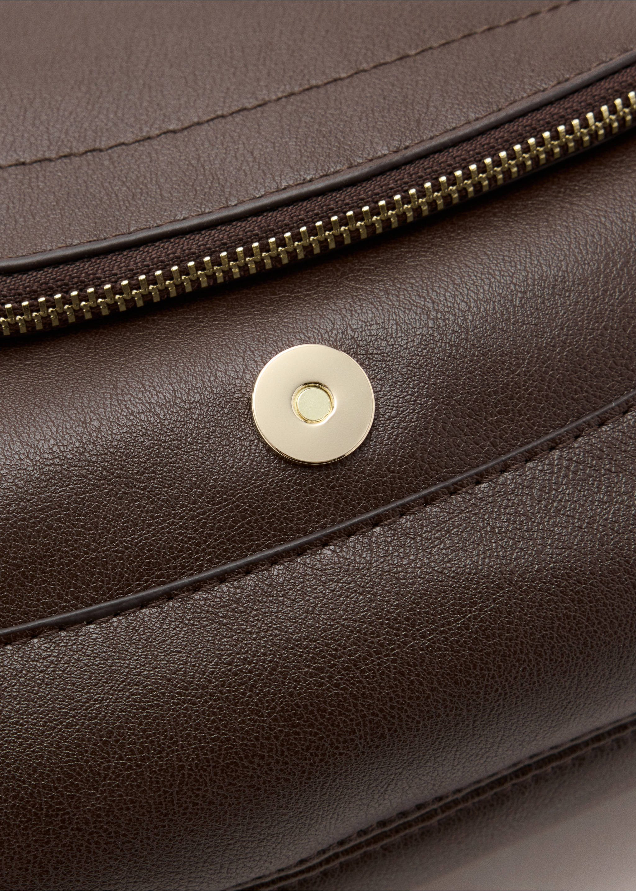 Oval shoulder bag - Details of the article 2, Chocolate. Ref: 37074097-00.