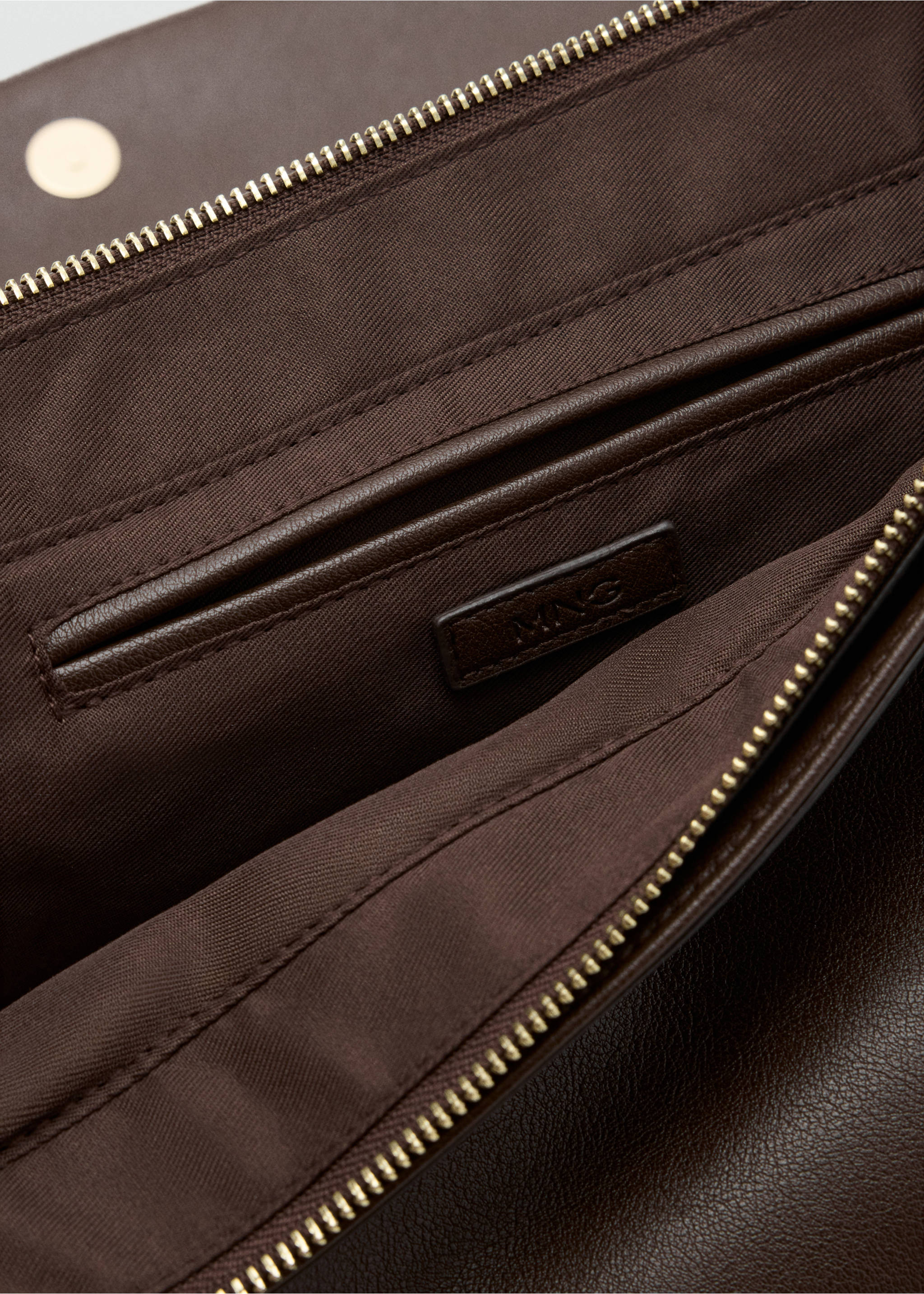 Oval shoulder bag - Details of the article 4, Chocolate. Ref: 37074097-00.