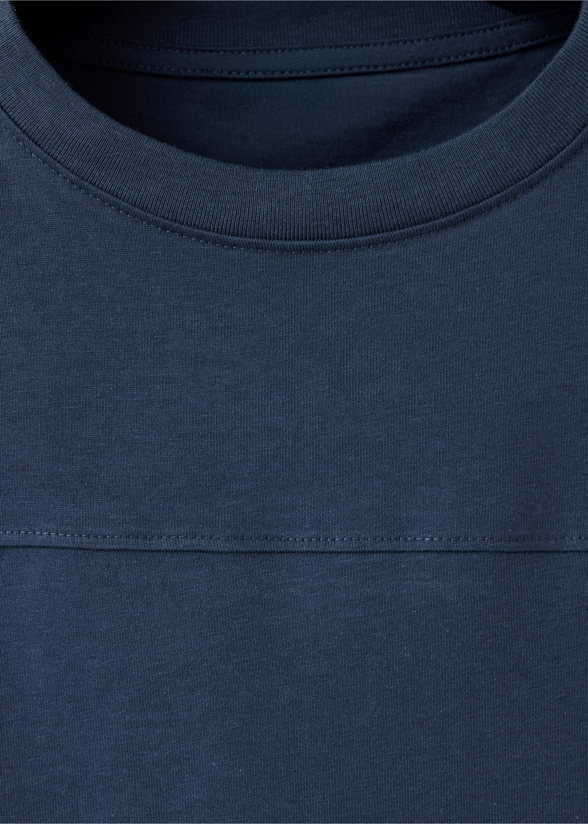 Cotton T-shirt with stitching details - Details of the article 8, Navy. Ref: 37074100-00.