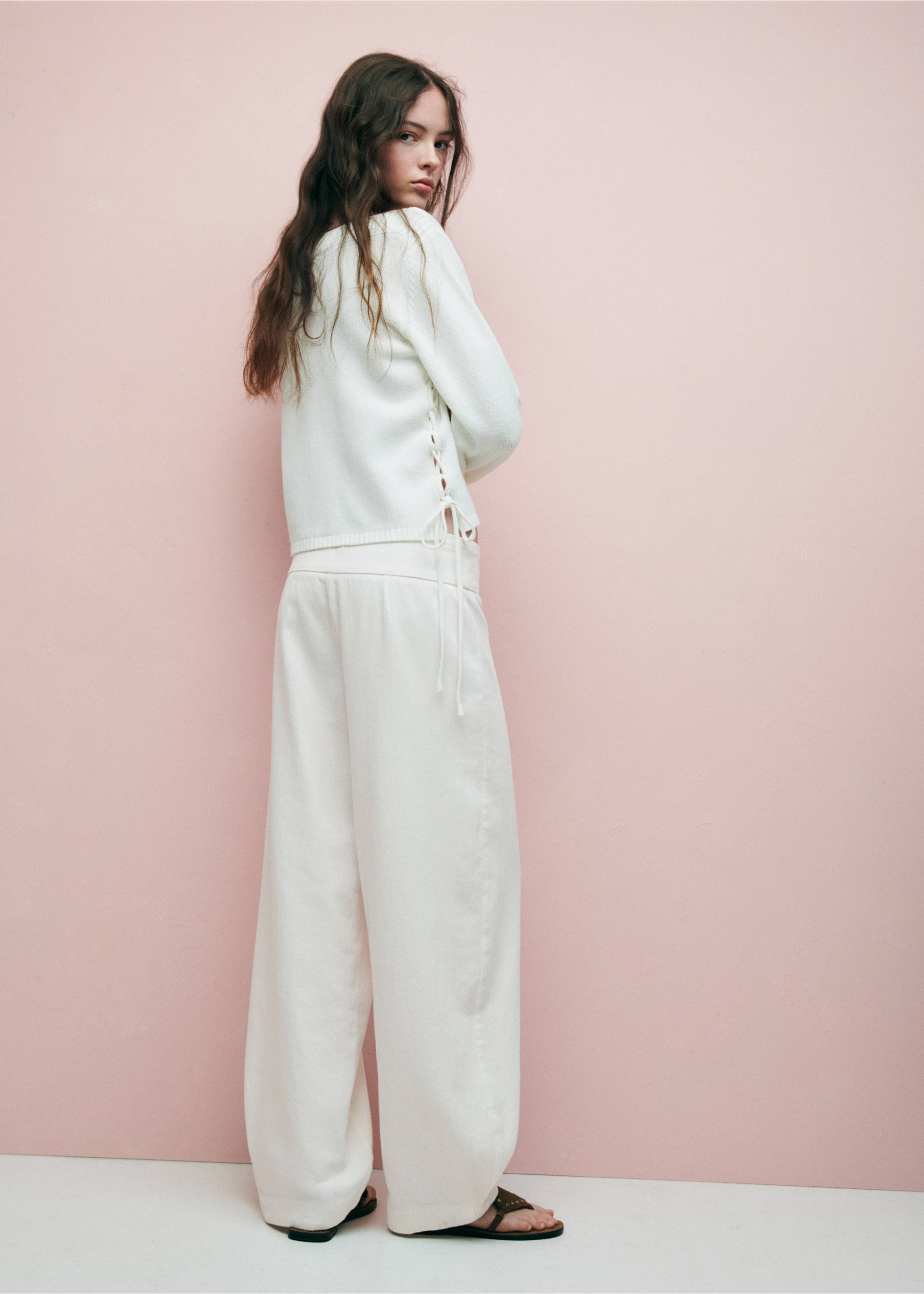 Barrel trousers with button detail - Reverse of the article, Off White. Ref: 37074102-00.