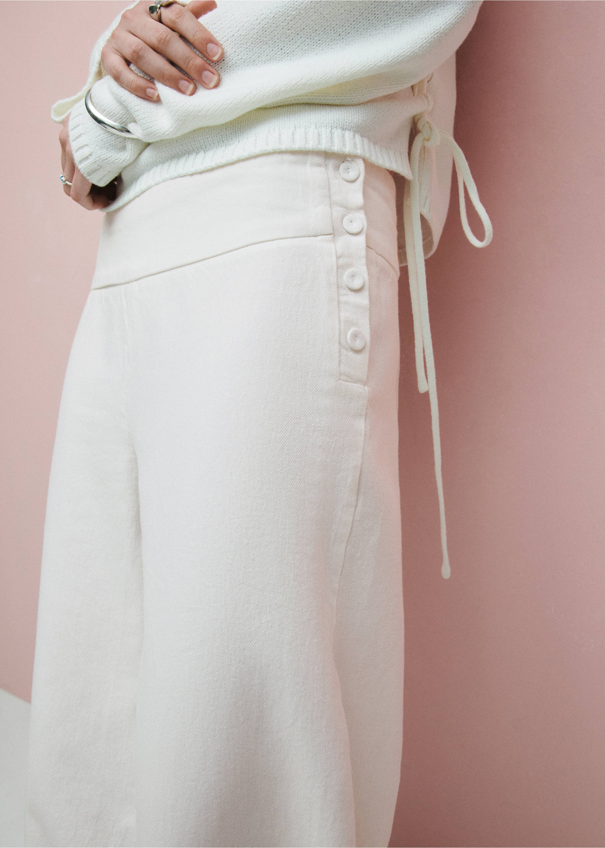 Barrel trousers with button detail - Details of the article 3, Off White. Ref: 37074102-00.
