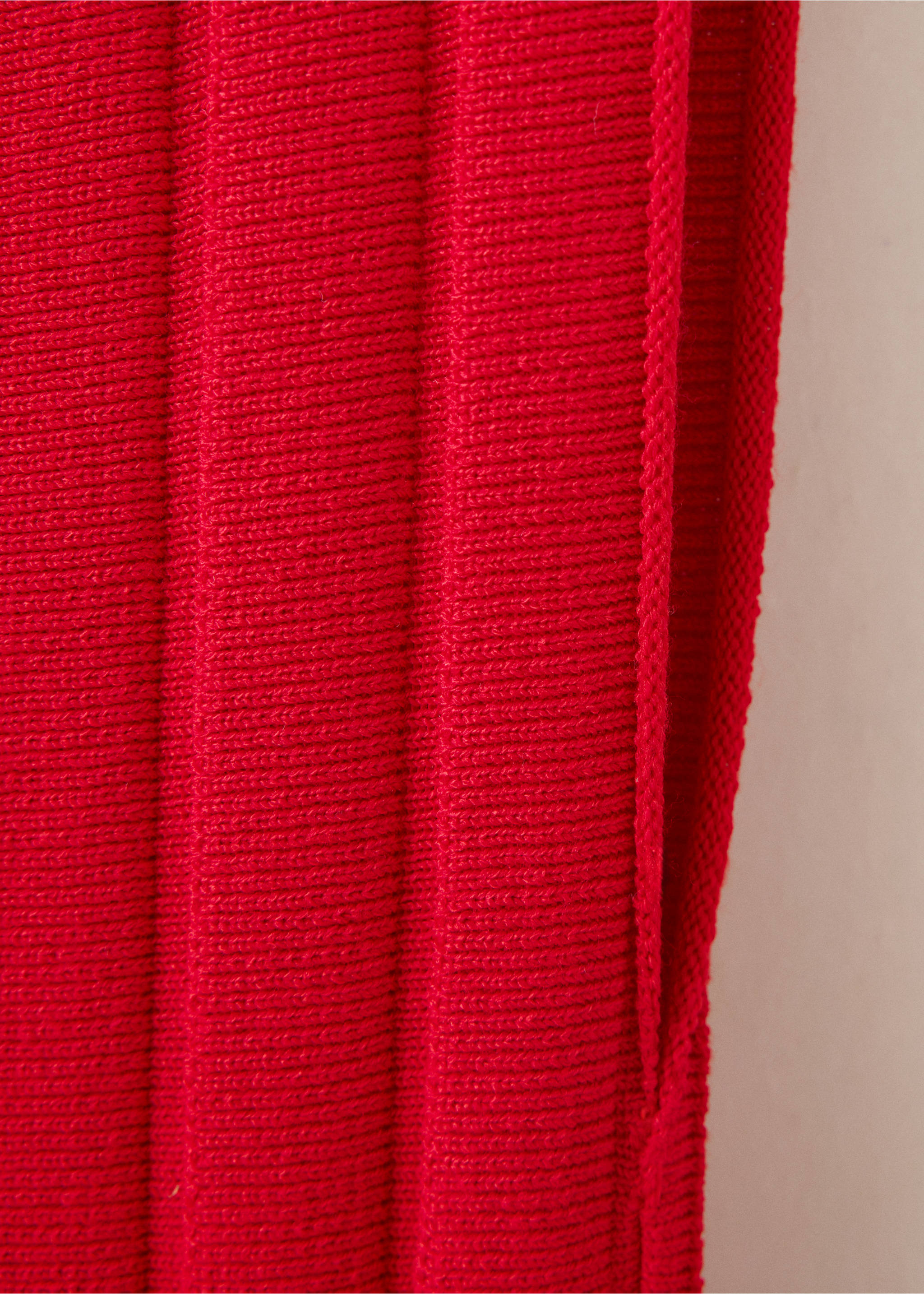Ribbed knit dress - Details of the article 8, Red. Ref: 37074106-00.