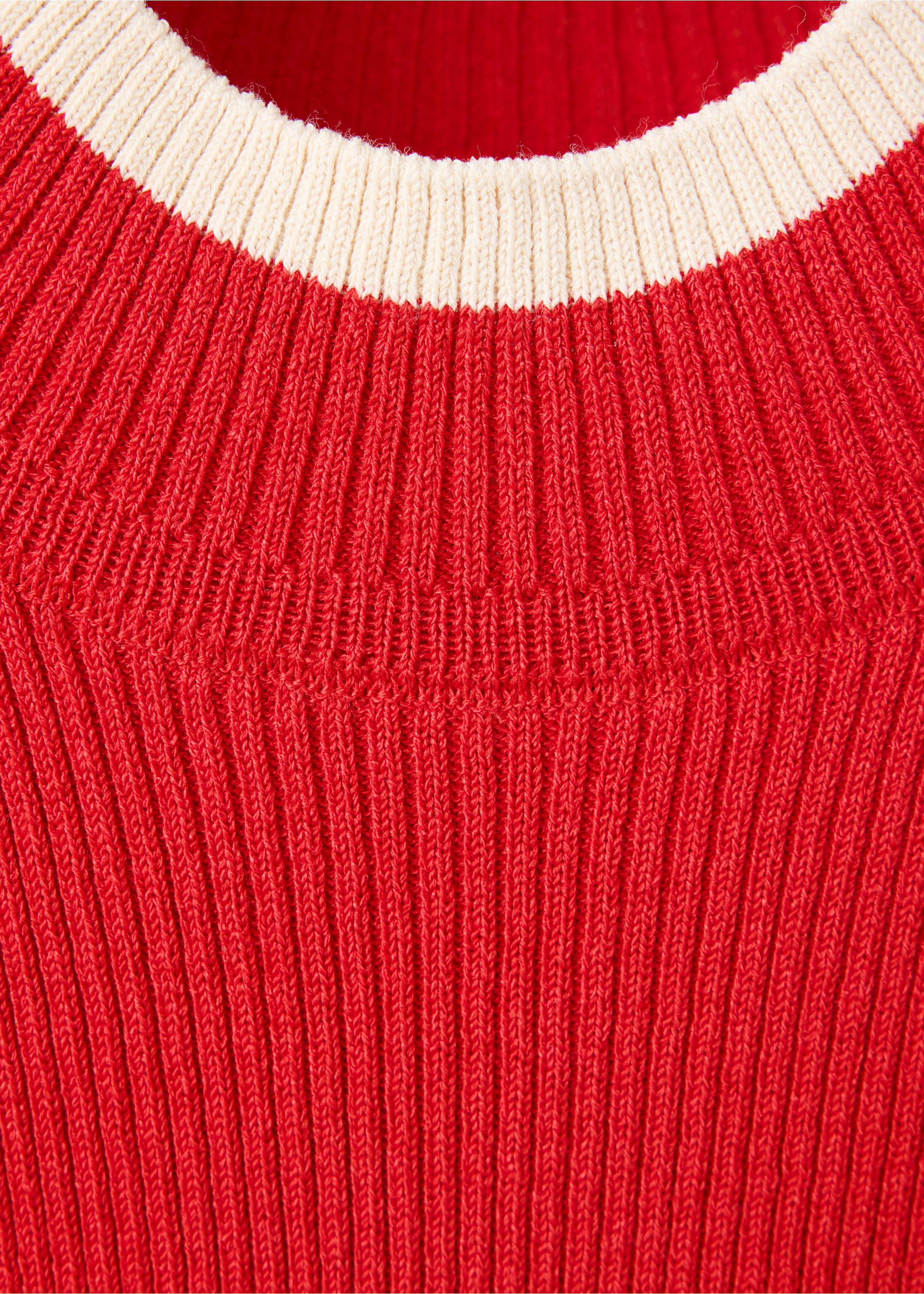 Ribbed top with contrasting trim - Details of the article 8, Red. Ref: 37074107-00.