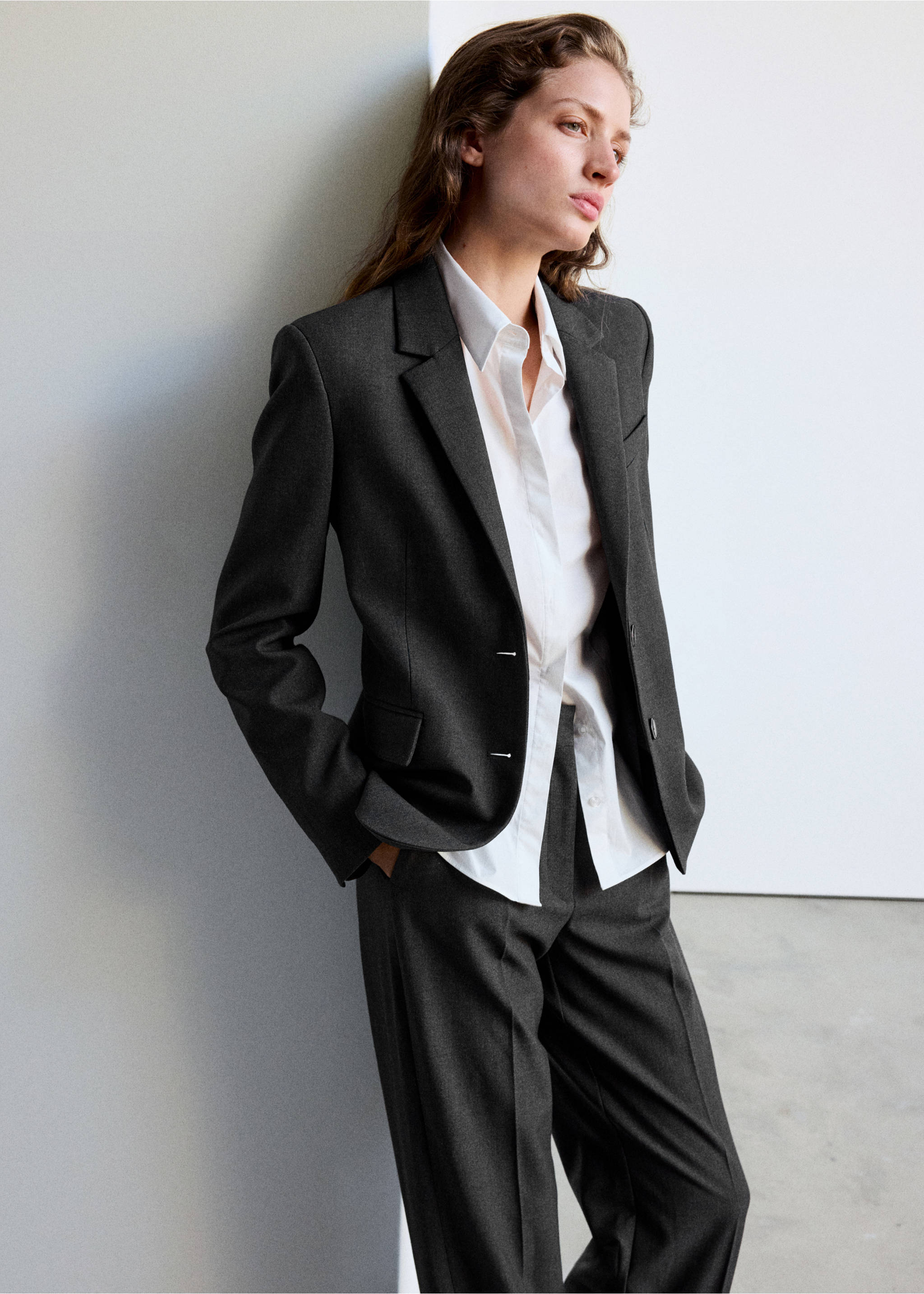 Blazer costume droit - Plan moyen, Gris. Ref: 37074111-01.