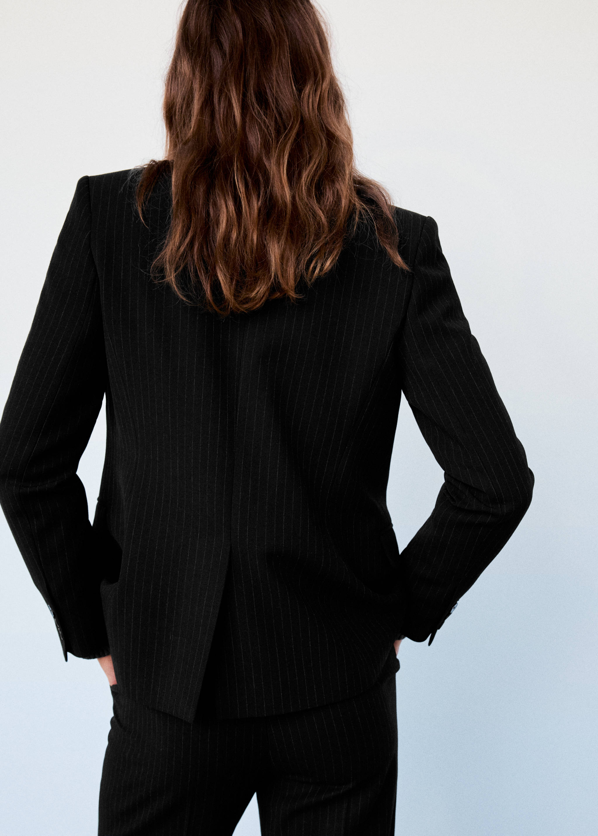 Blazer traje recta - Reverso del artículo