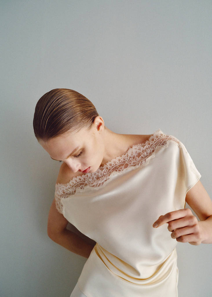 Asymmetrical satin top with lace detail - thumbnail 2