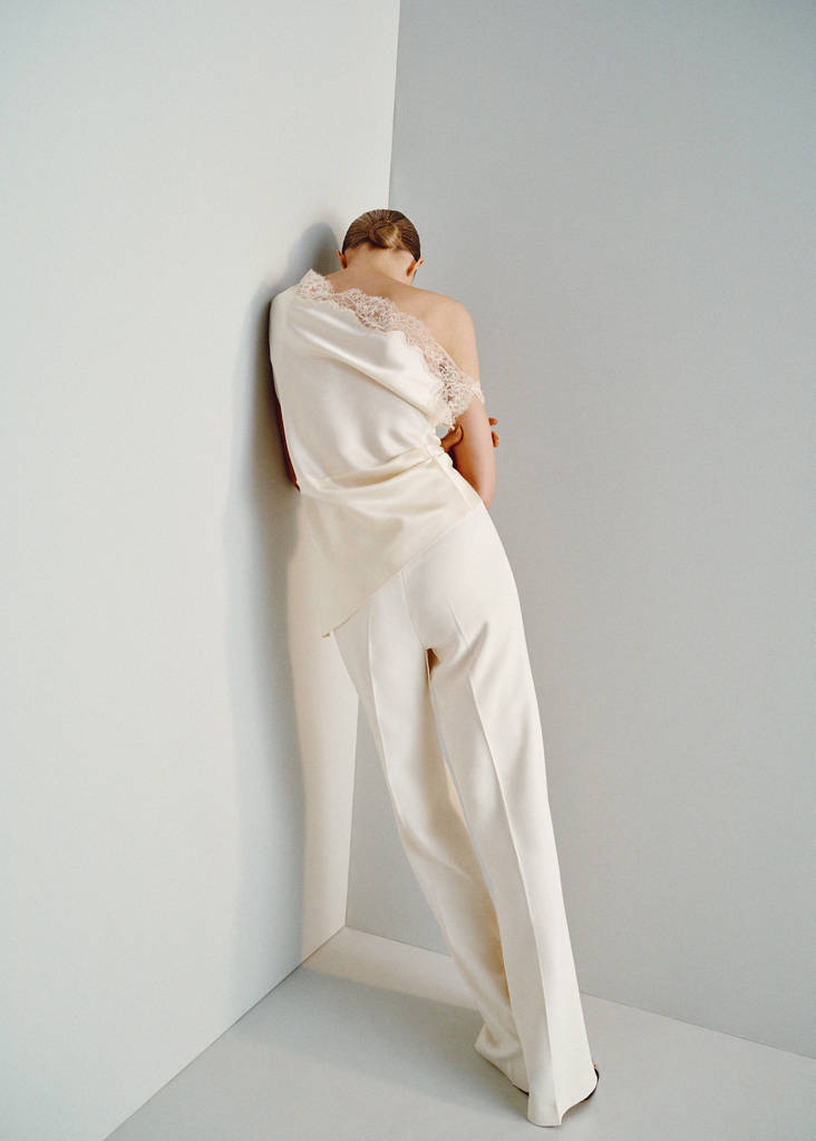 Asymmetrical satin top with lace detail - thumbnail 3