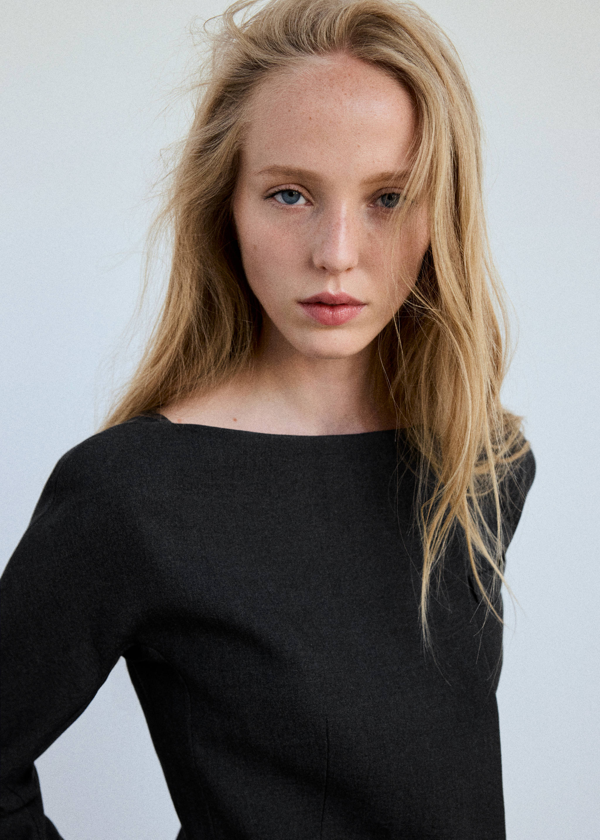 Fitted boat neck jacket - Reverse of the article