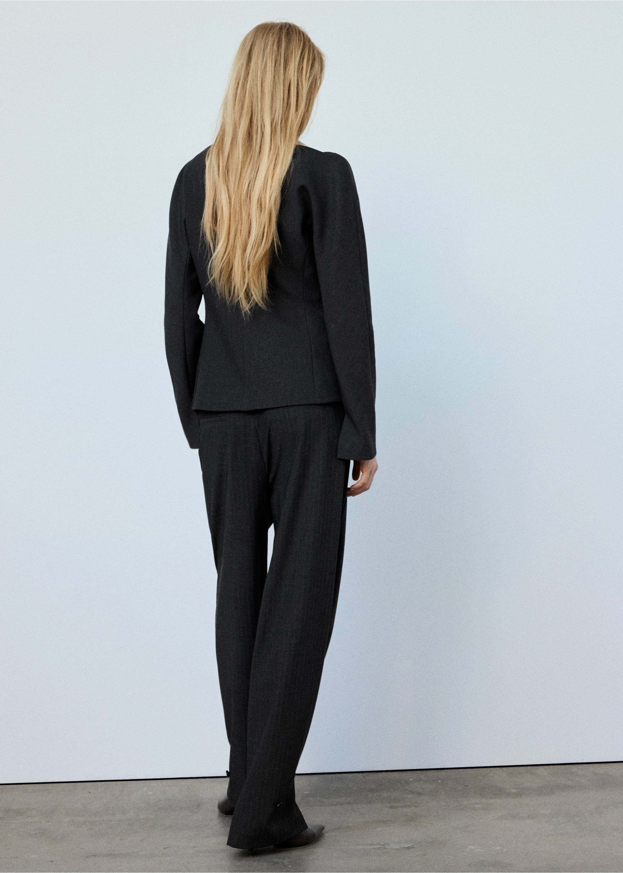 Fitted boat neck jacket - Details of the article 1, Grey. Ref: 37074116-00.
