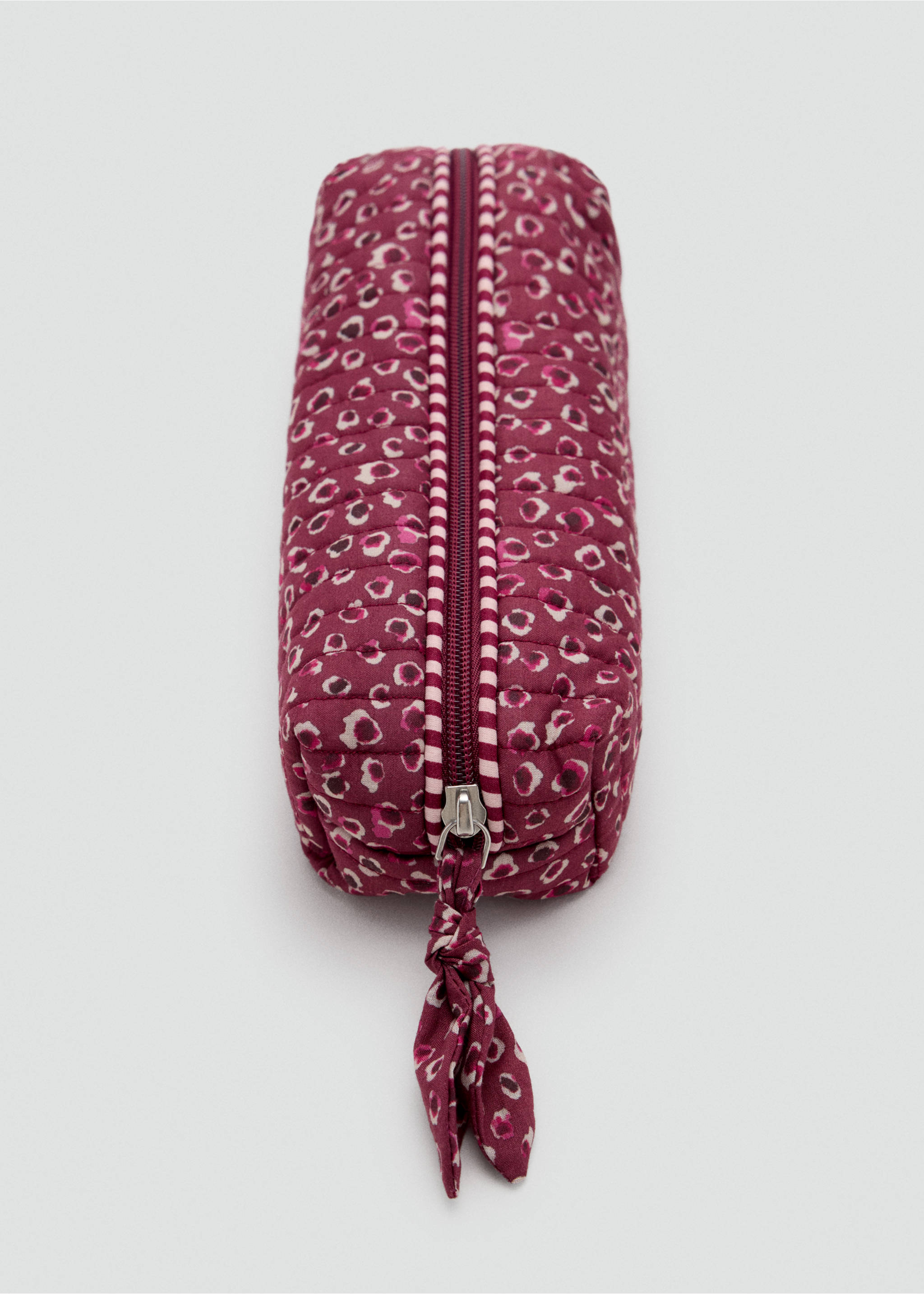 Quilted printed pouch - Details of the article 1, Pink. Ref: 37074408-00.