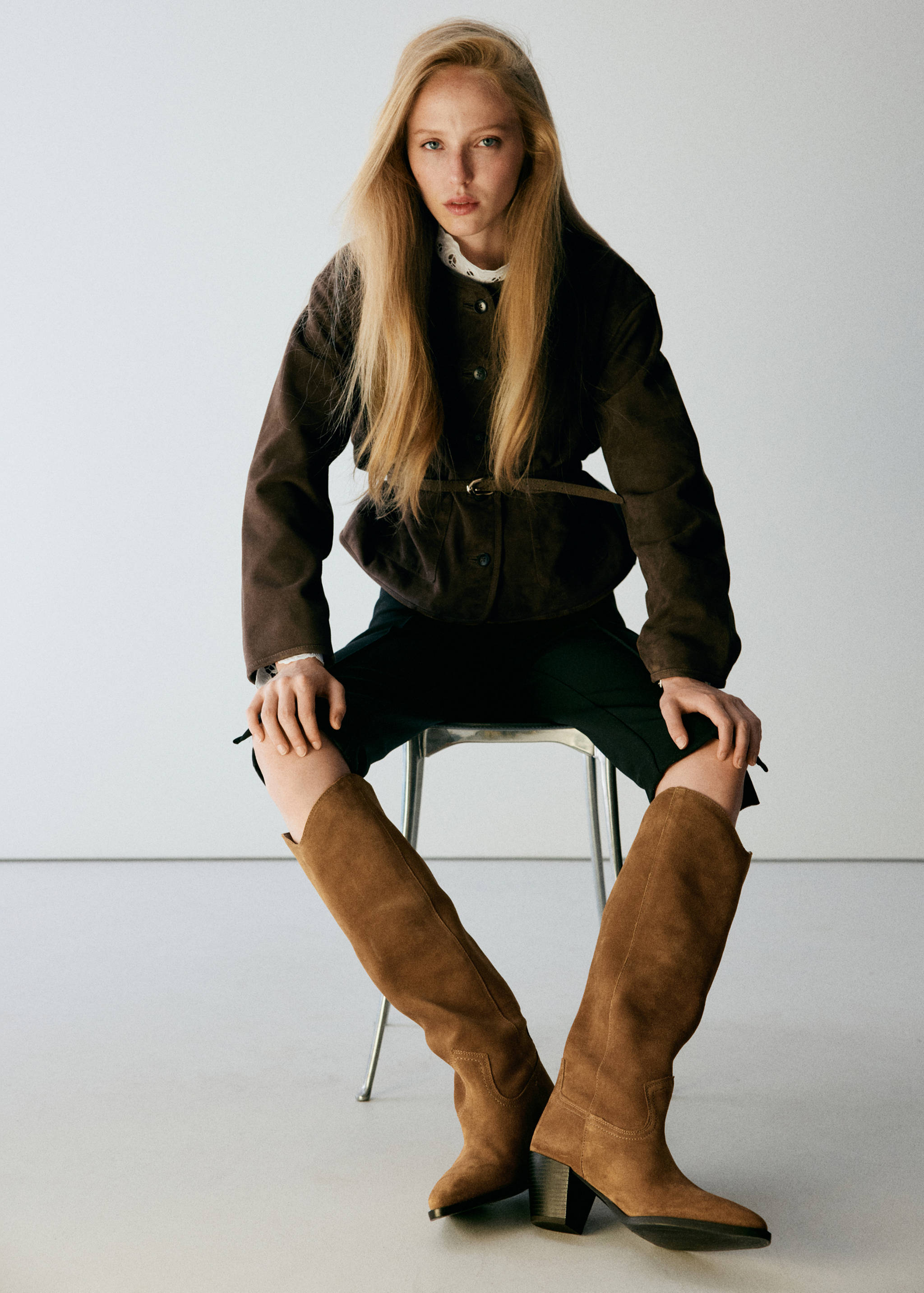 Suede boot with block heel - Details of the article 9