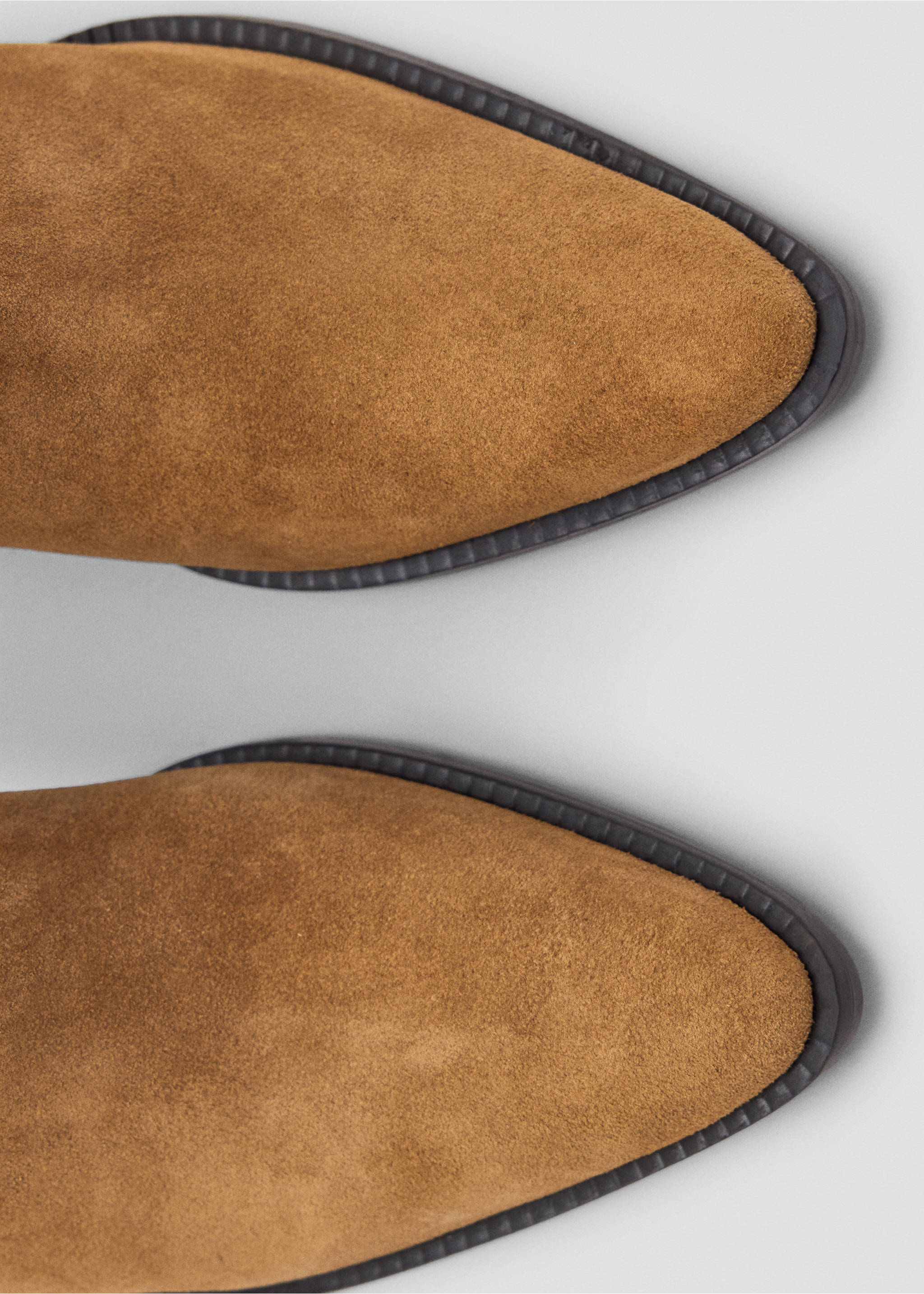 Suede boot with block heel - Details of the article 2, Tobacco Brown. Ref: 37074413-00.