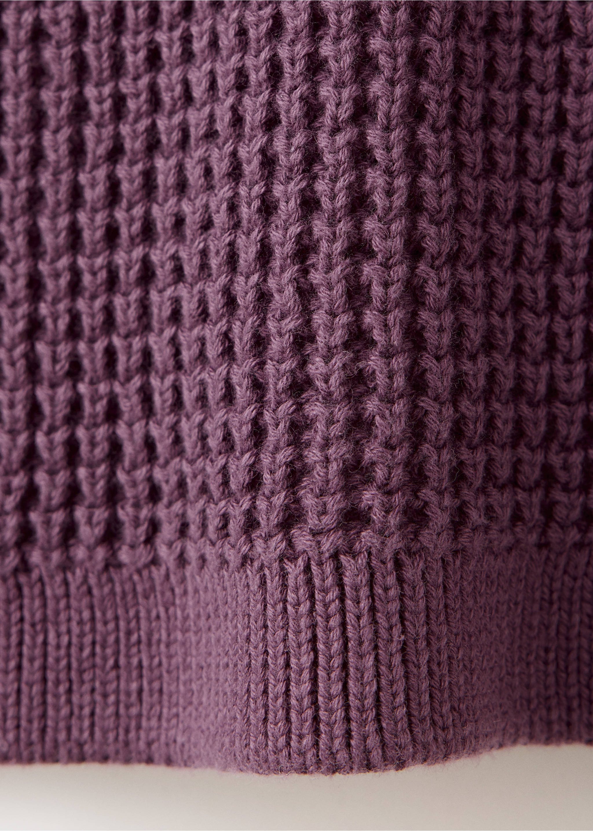 Relaxed-fit knitted sweater - Details of the article 8, Wine. Ref: 37074418-00.
