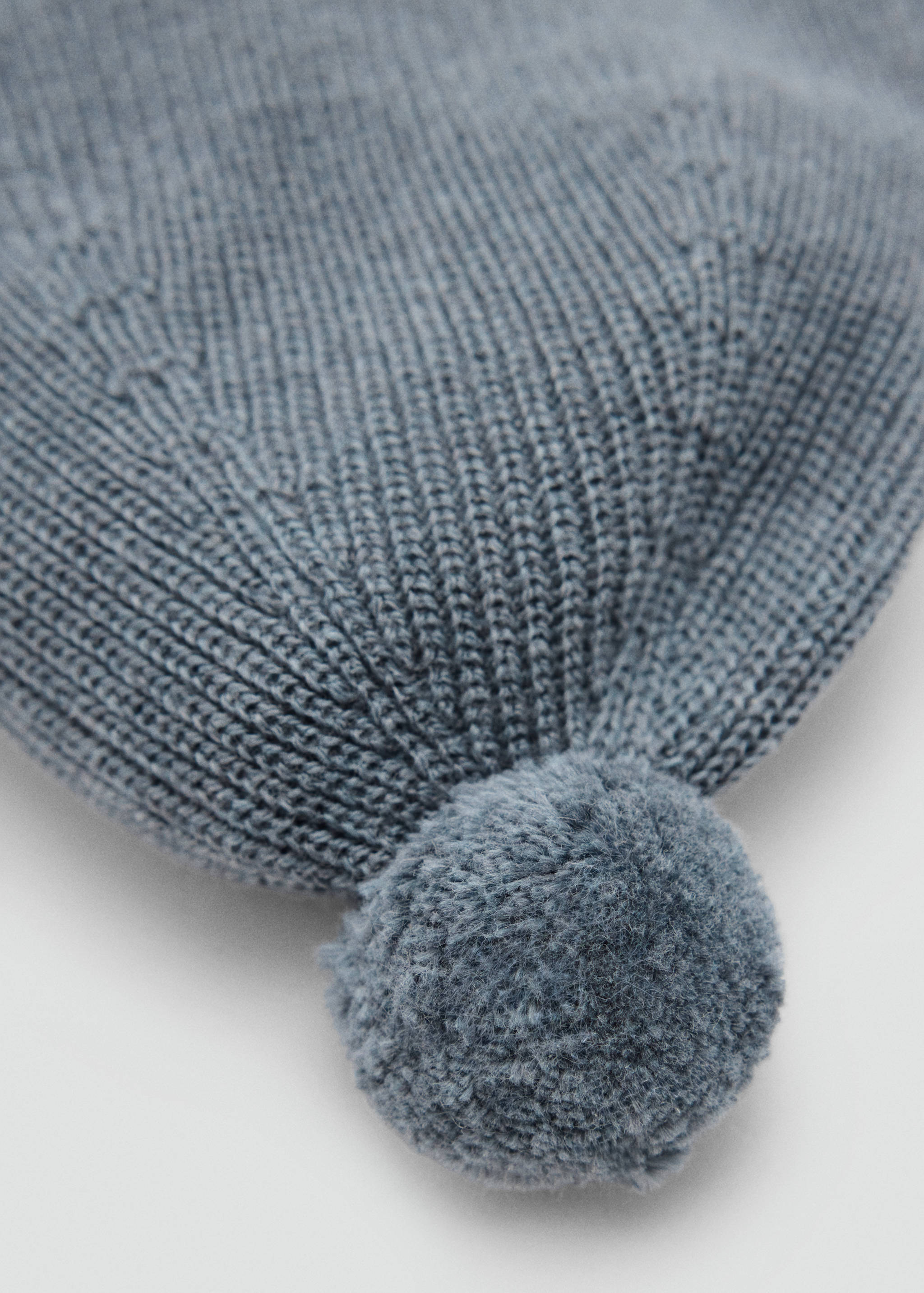 Pom pom cable-knit beanie - Details of the article 1