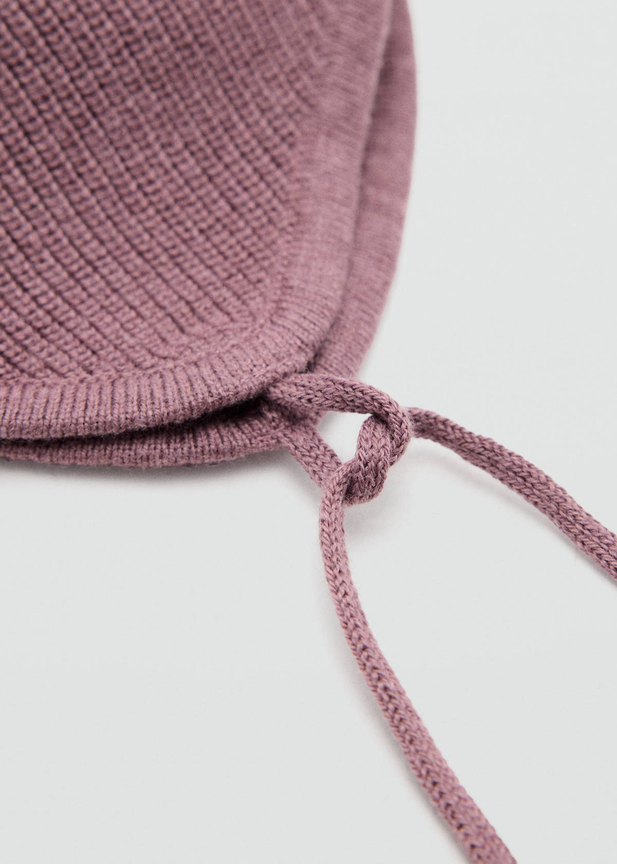 Pom pom cable-knit beanie — Burgundy