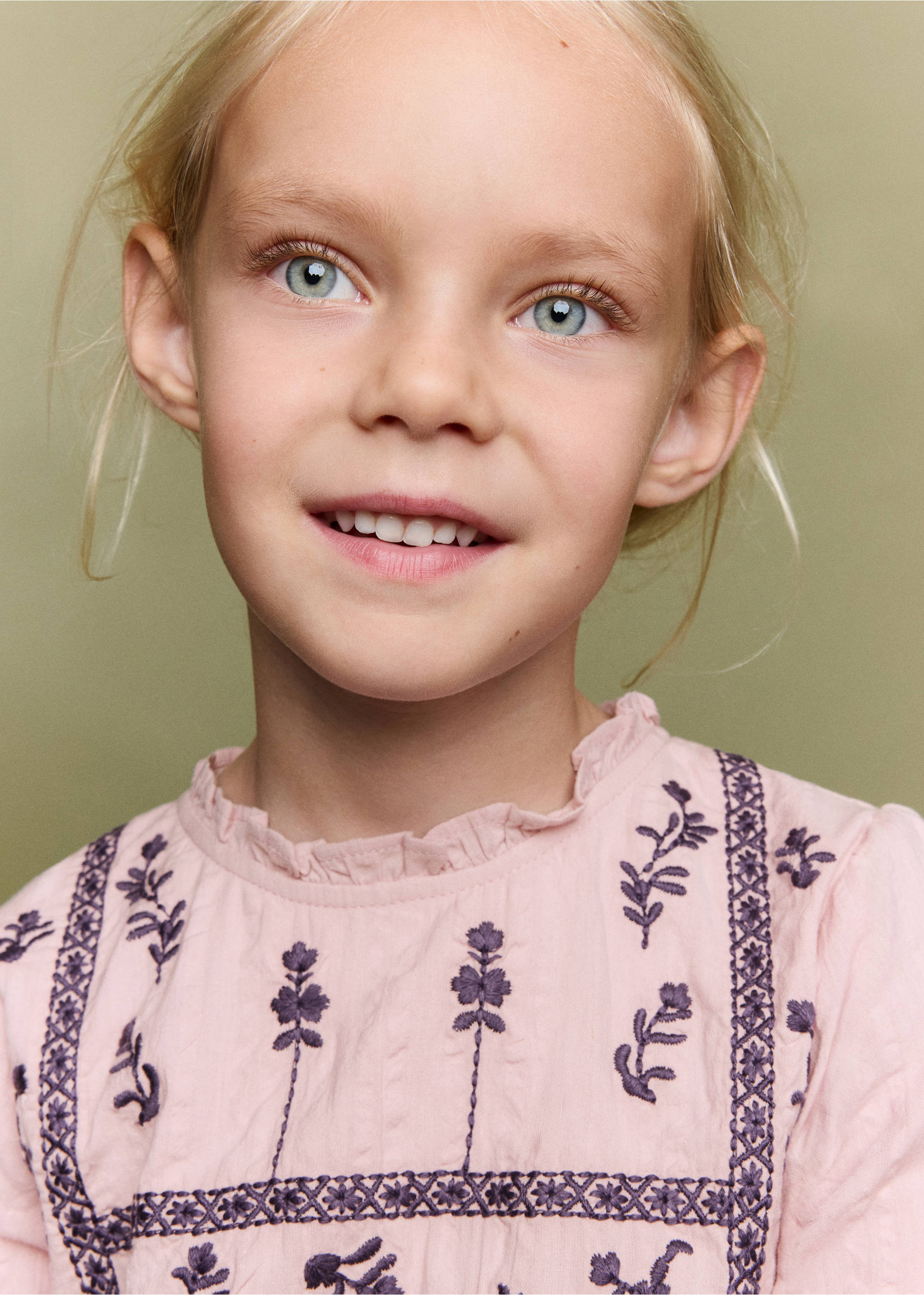 Cotton dress with embroidered details - Details of the article 1, Pink. Ref: 37074431-00.