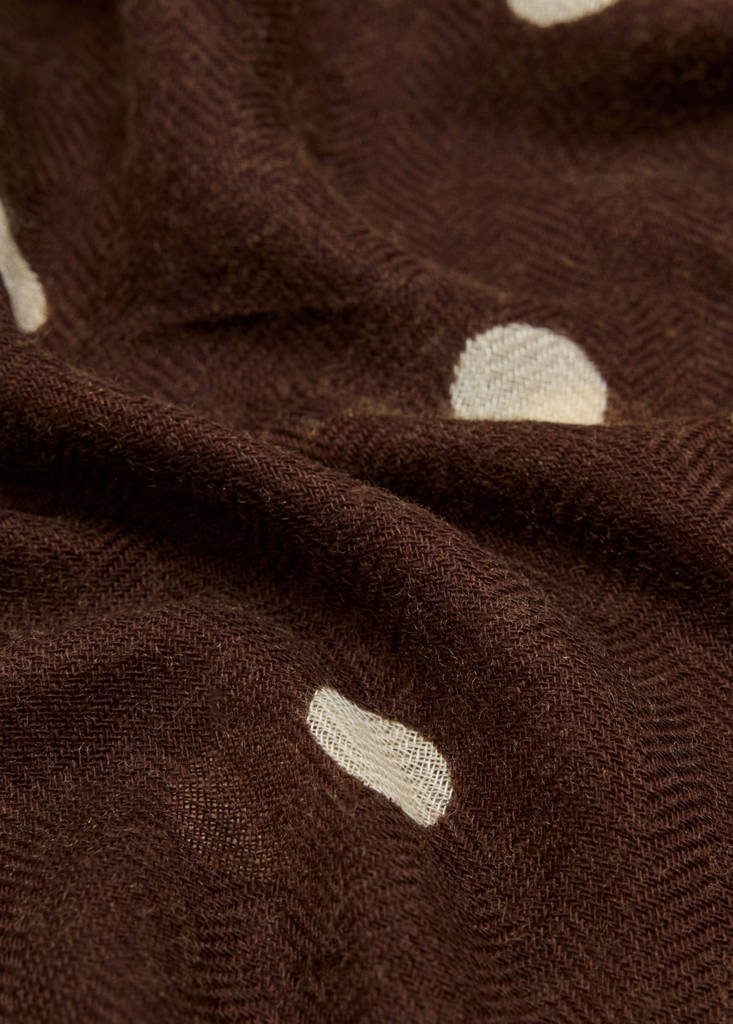 Printed scarf with frayed finishes — Chocolate