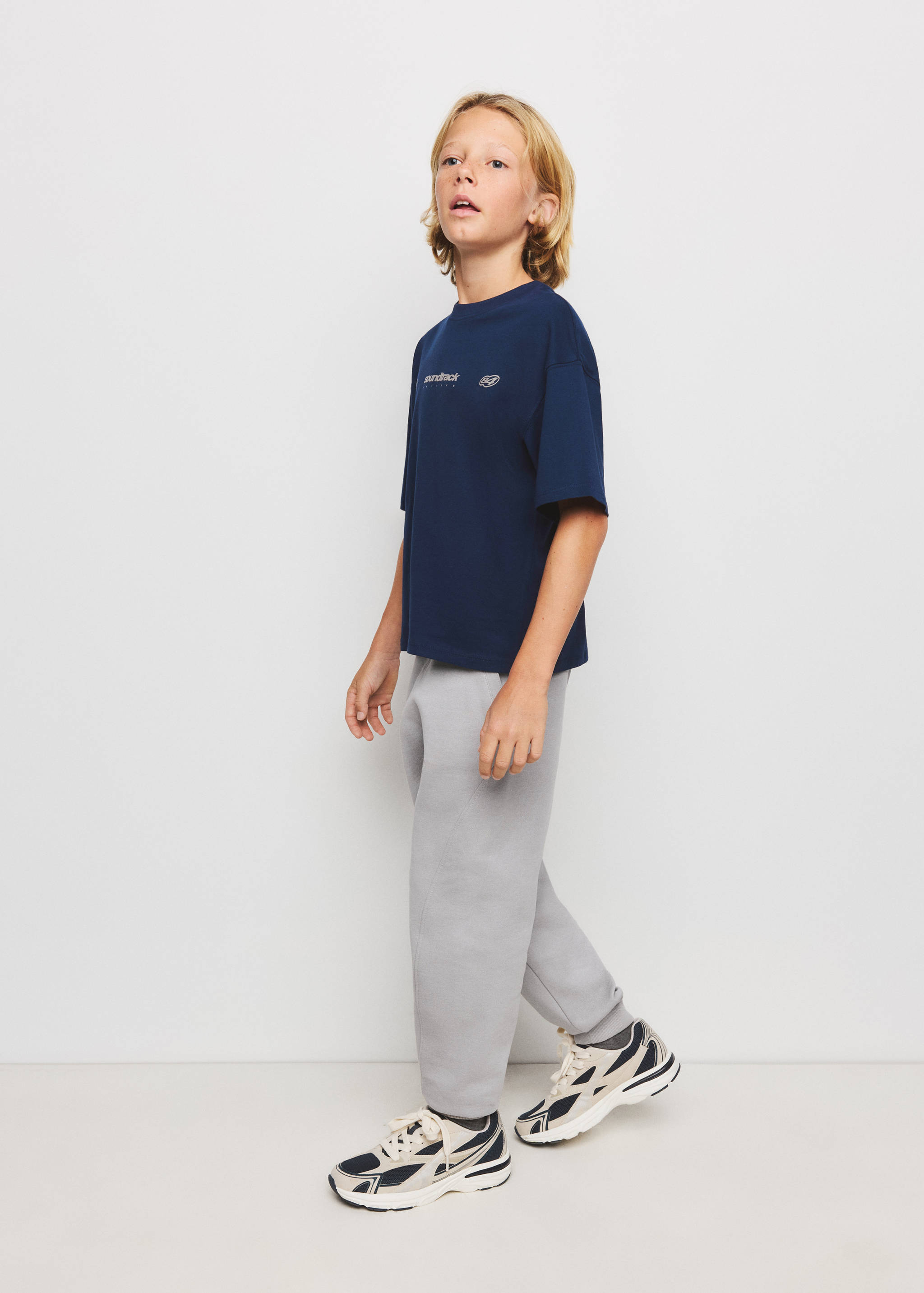 Relaxed jogger trousers - General plane