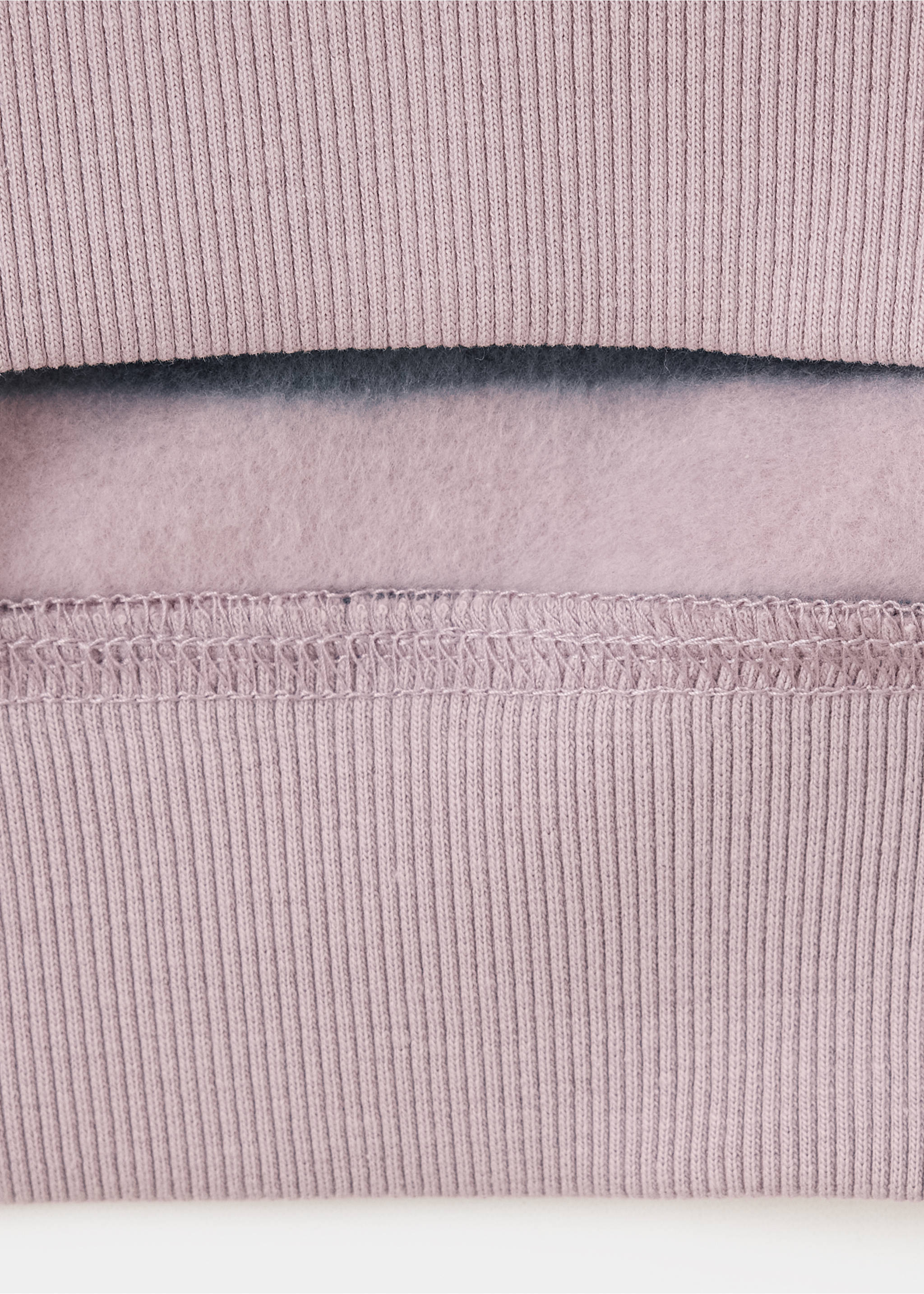 Dessudadora ratlles detall estampat - Detall de l'article 8, Morat clar/pastel. Ref: 37074445-00.