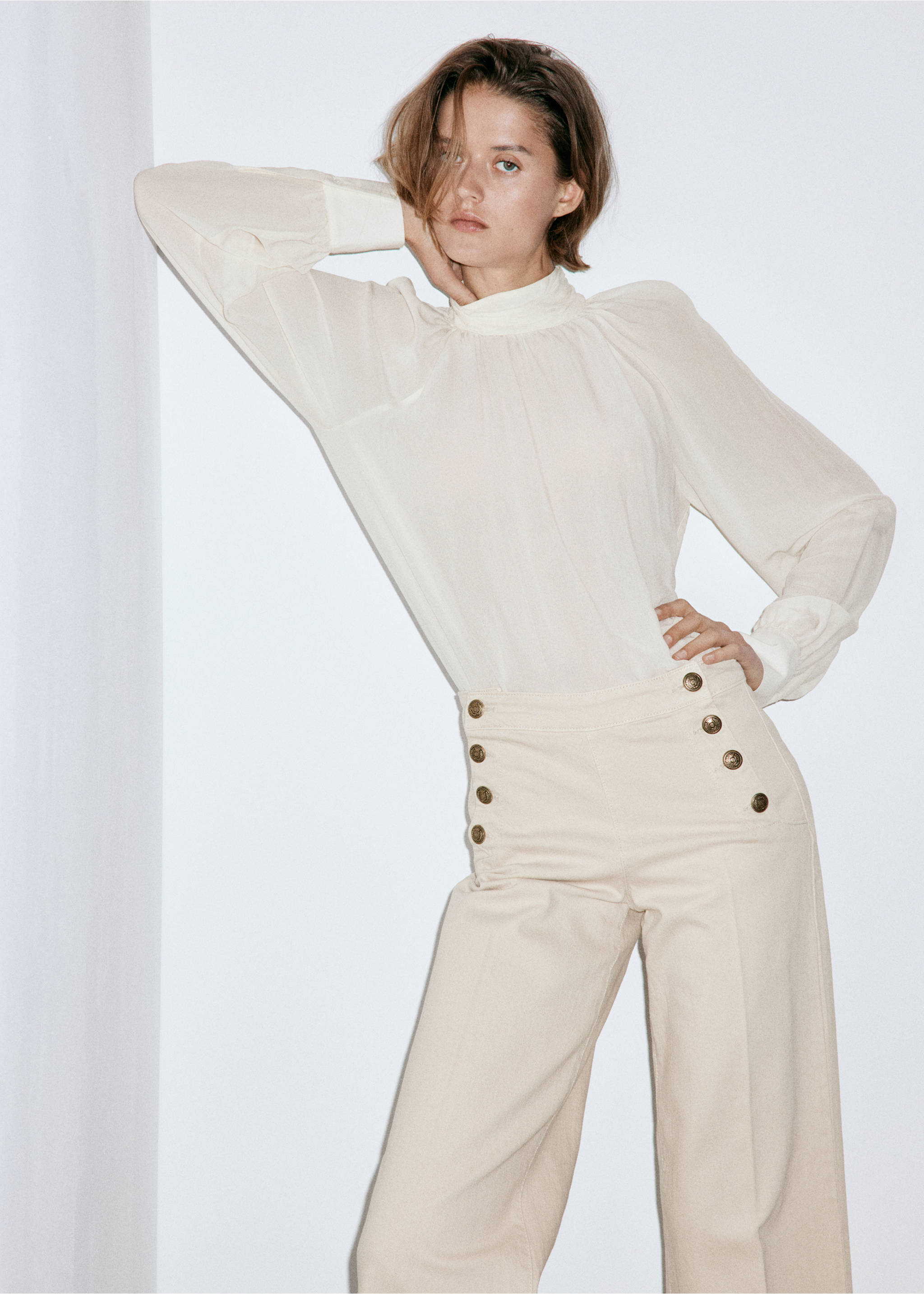 Wide-leg jeans with side buttons - Details of the article 1, Sand. Ref: 37074460-00.