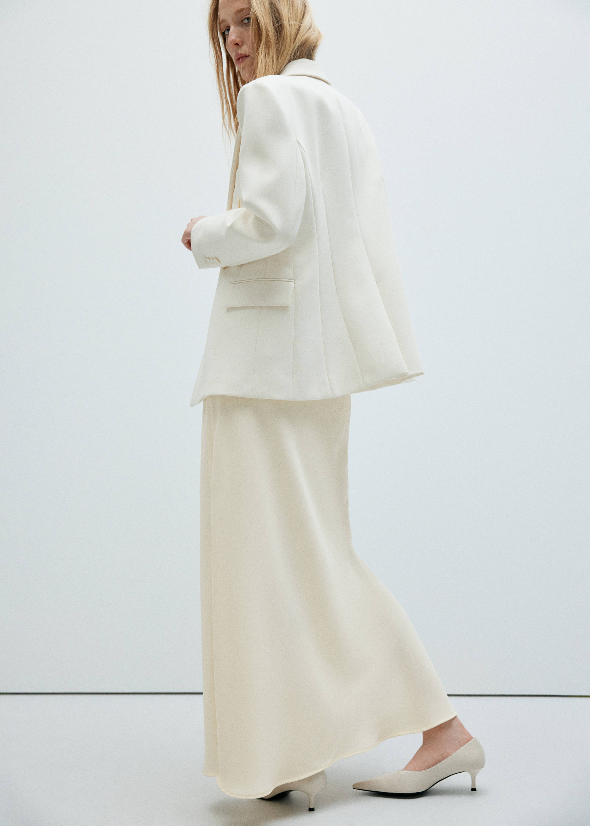 Elastic-waist skirt with slits - Reverse of the article