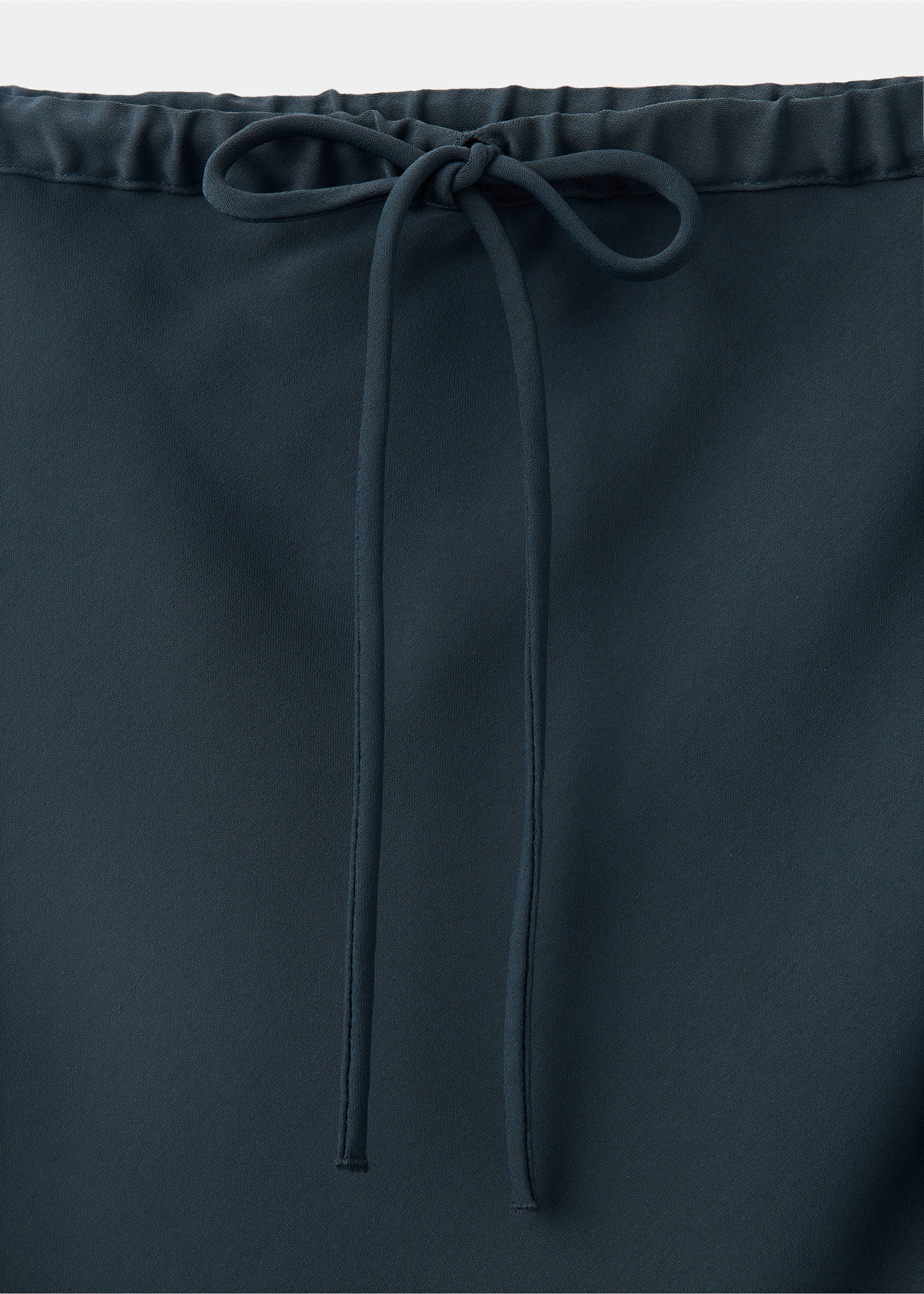 Elastic-waist skirt with slits - Details of the article 8, Navy. Ref: 37074468-00.