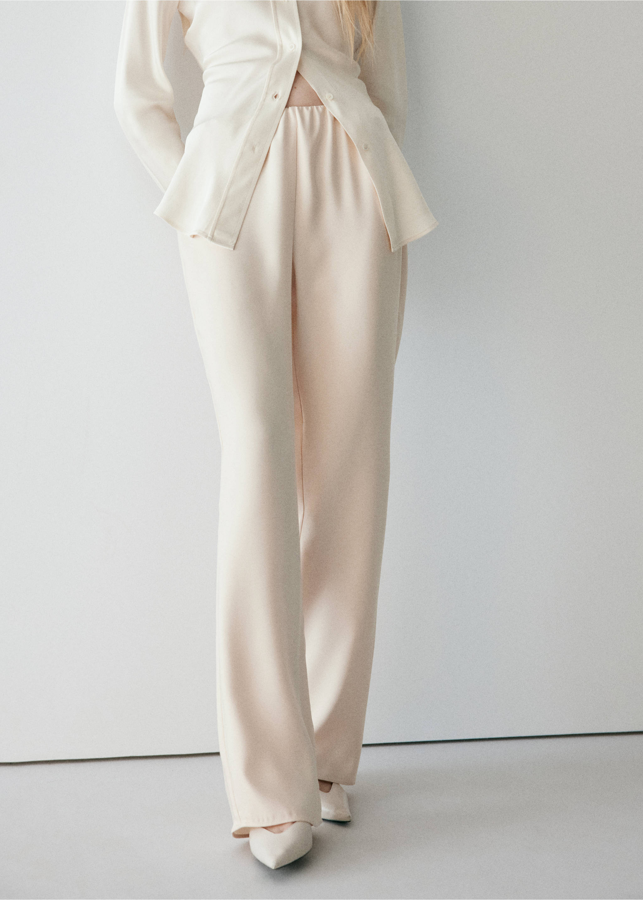 Cream-coloured straight-leg trousers with an elasticated waist., Ecru. Ref: 37074471-01.