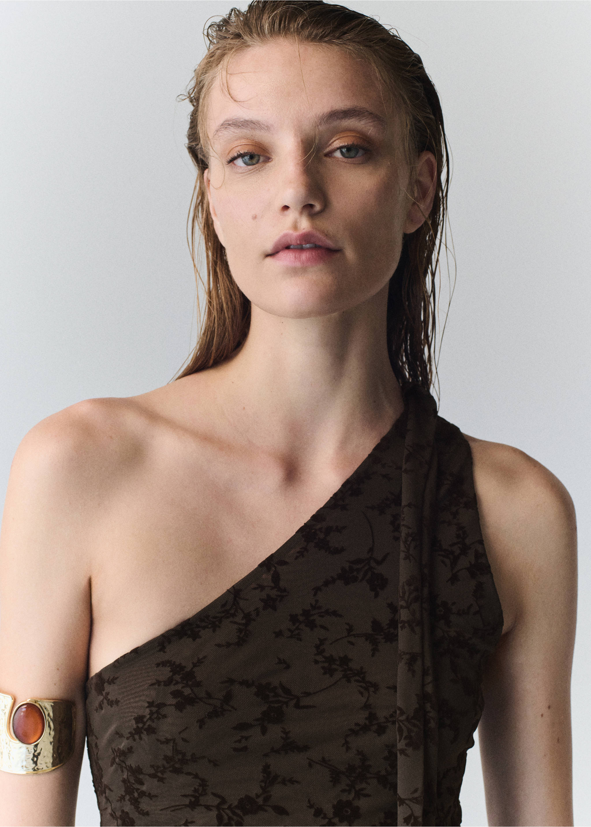 Devoré dress with tie detail - Details of the article 1, Brown. Ref: 37074473-00.