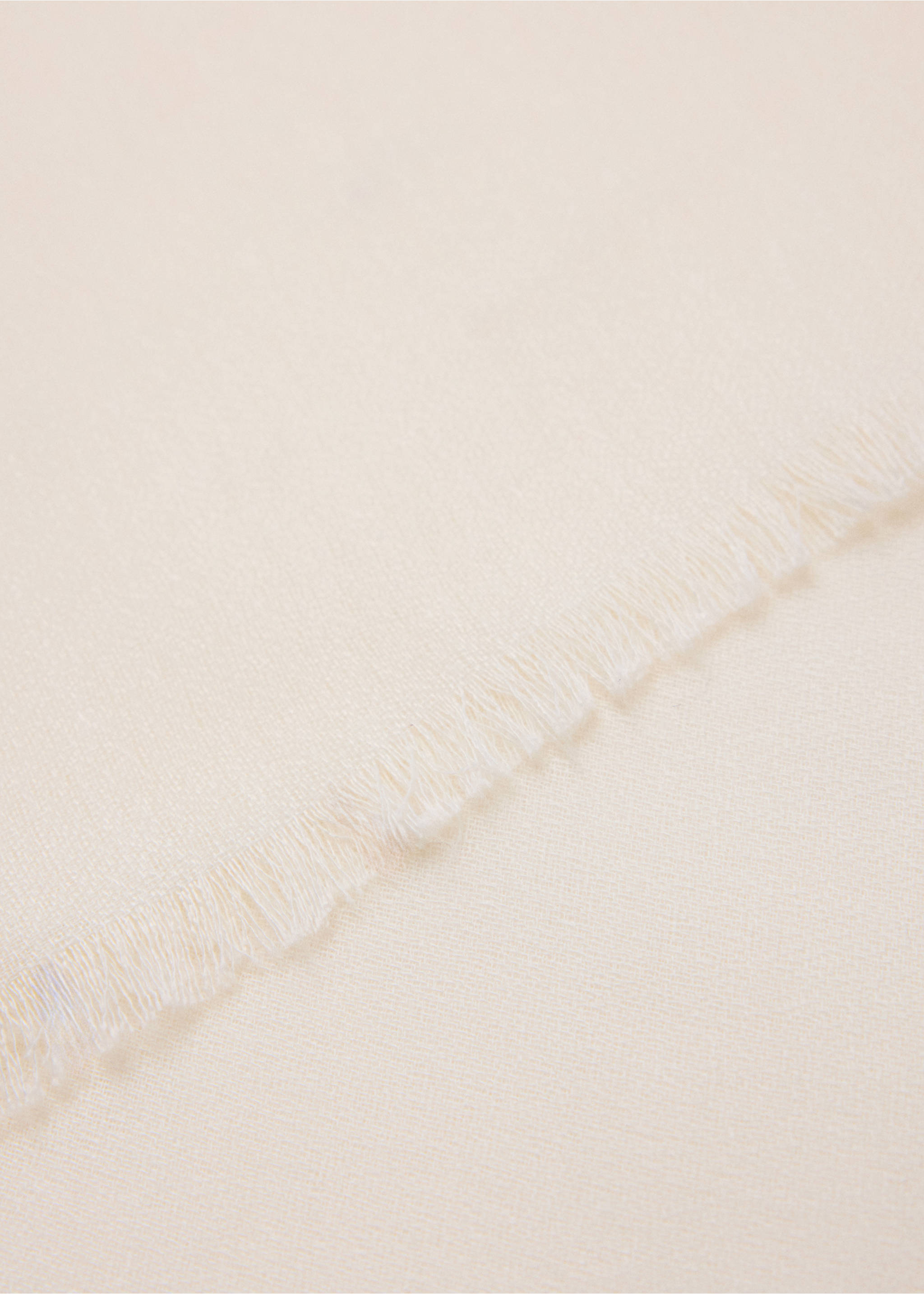 Frayed edge scarf - Details of the article 1, Ecru. Ref: 37074775-00.