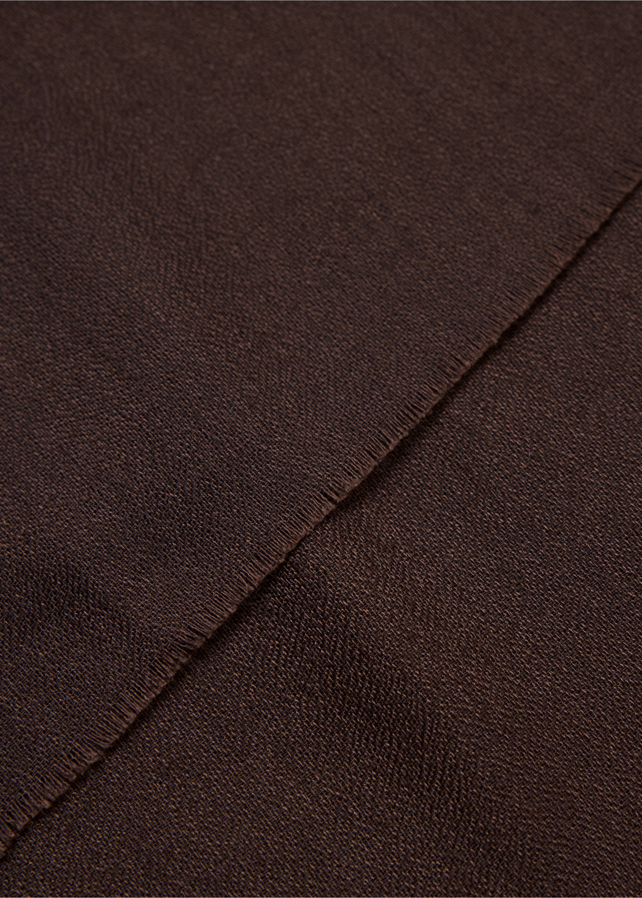 Frayed edge scarf - Details of the article 1, Chocolate. Ref: 37074775-00.