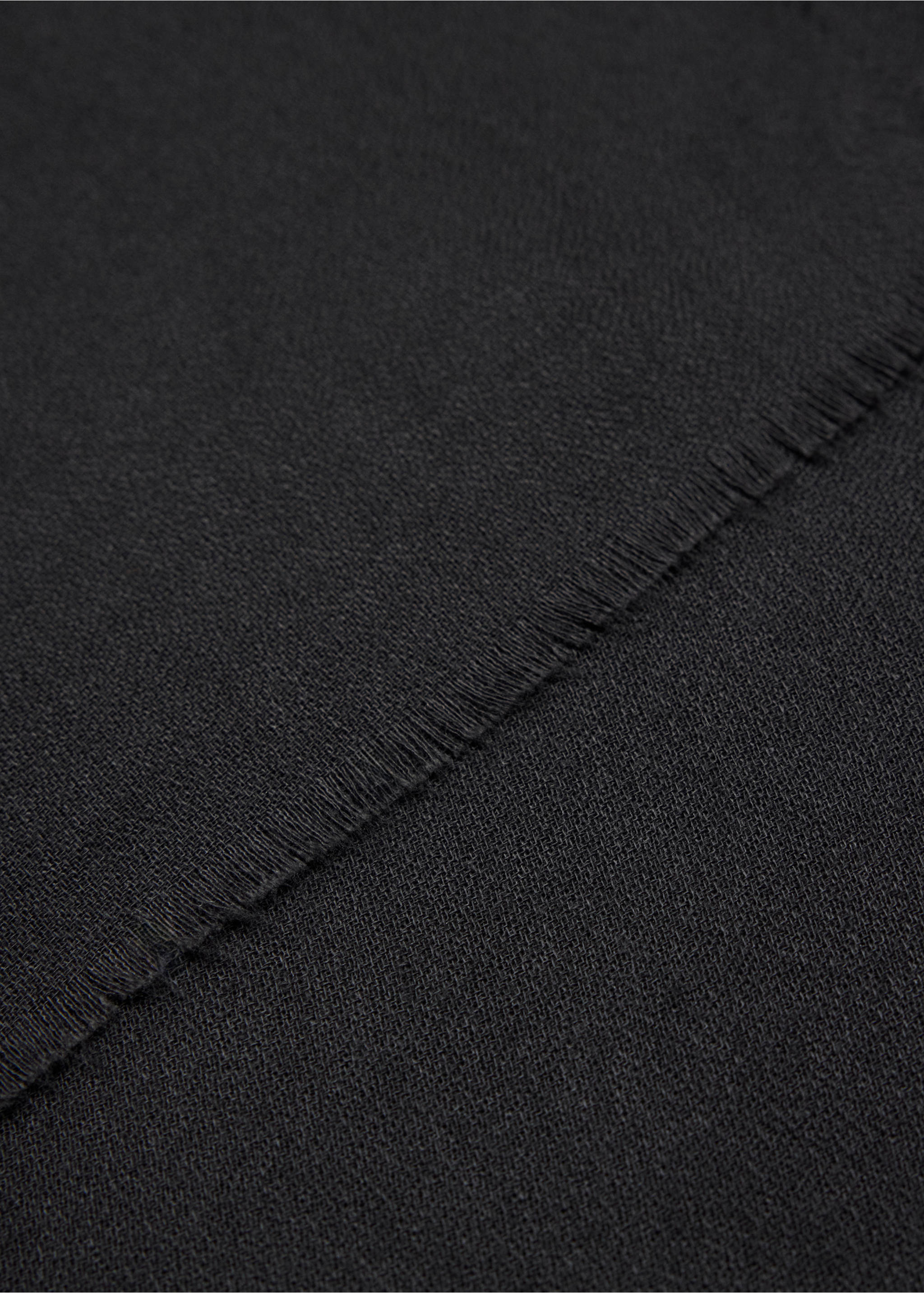 Frayed edge scarf - Details of the article 1, Black. Ref: 37074775-00.