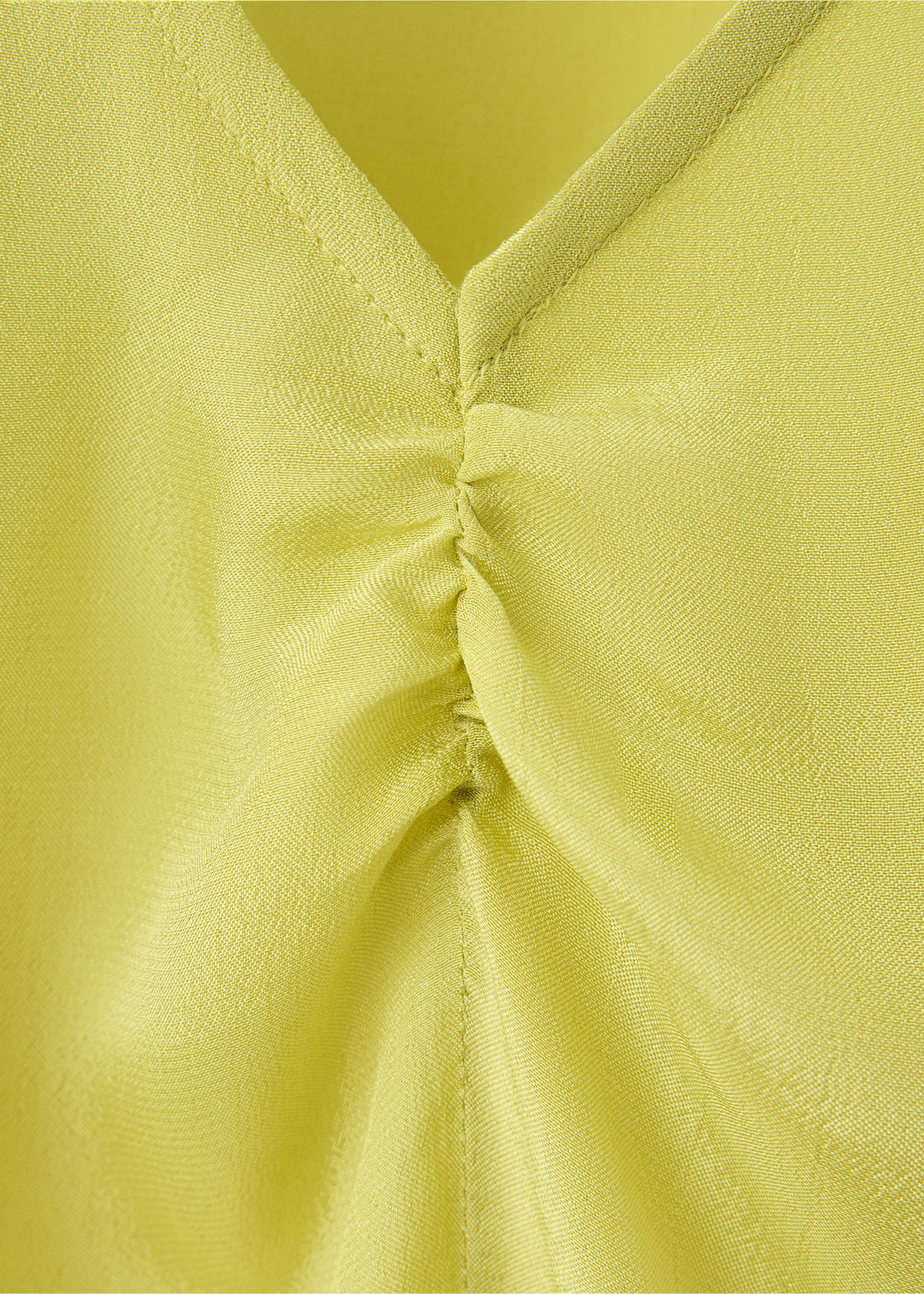 Blouse satinée col V - Détail de l'article 8, Citron vert. Ref: 37074790-00.