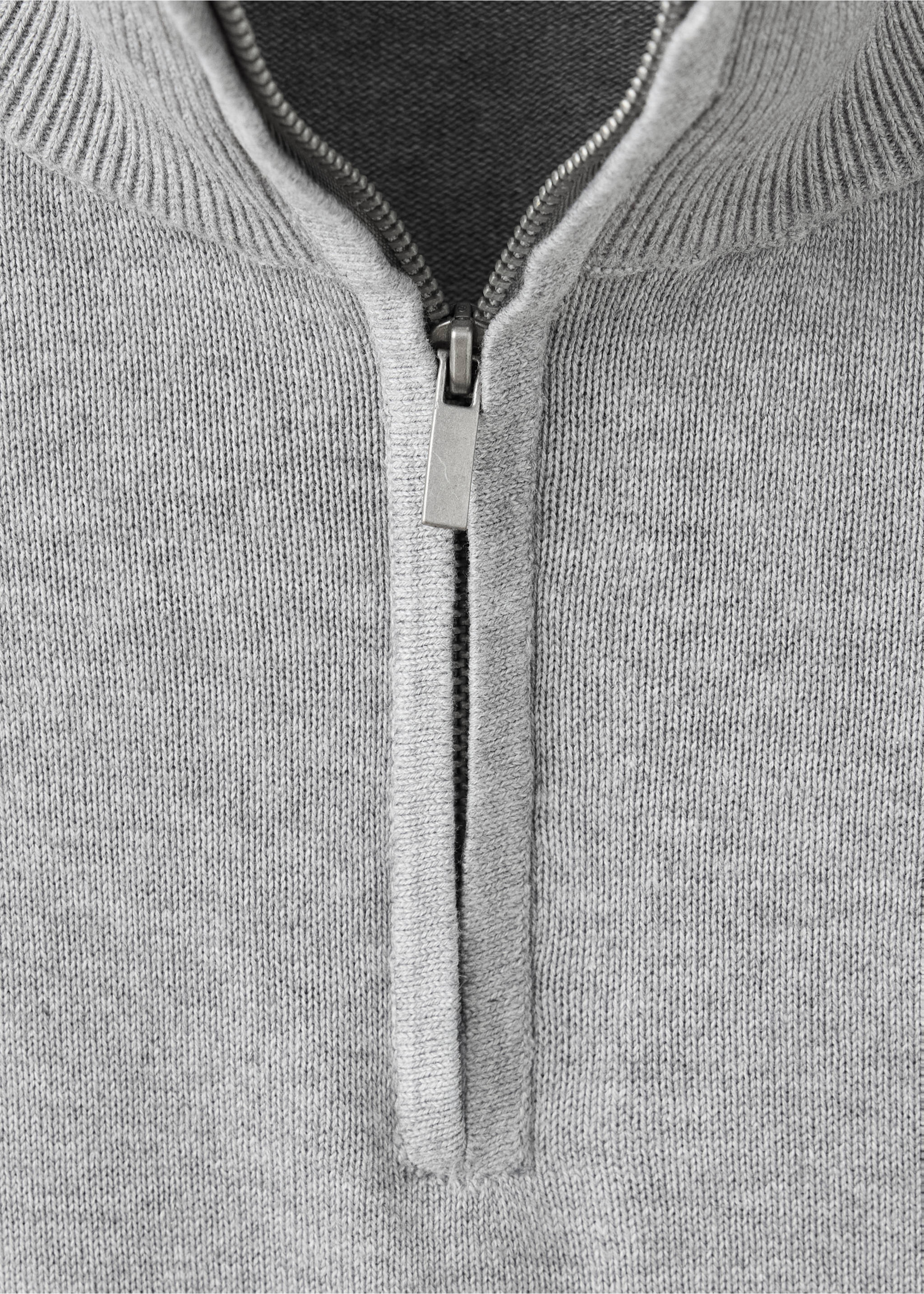Perkins-neck sweater with zip - Details of the article 8, Light Heather Grey. Ref: 37074792-00.