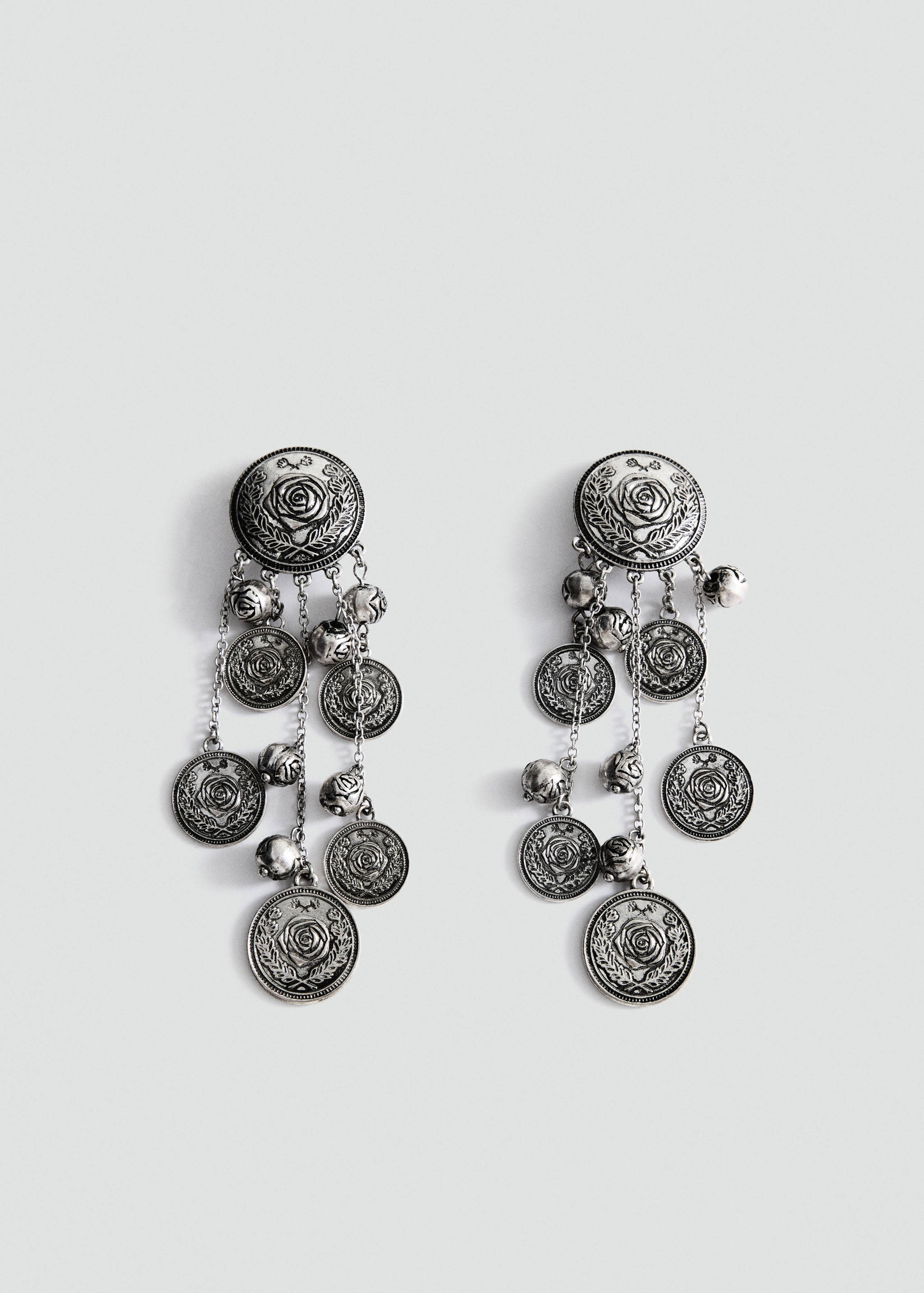 Drop earrings with engraved details - Article without model