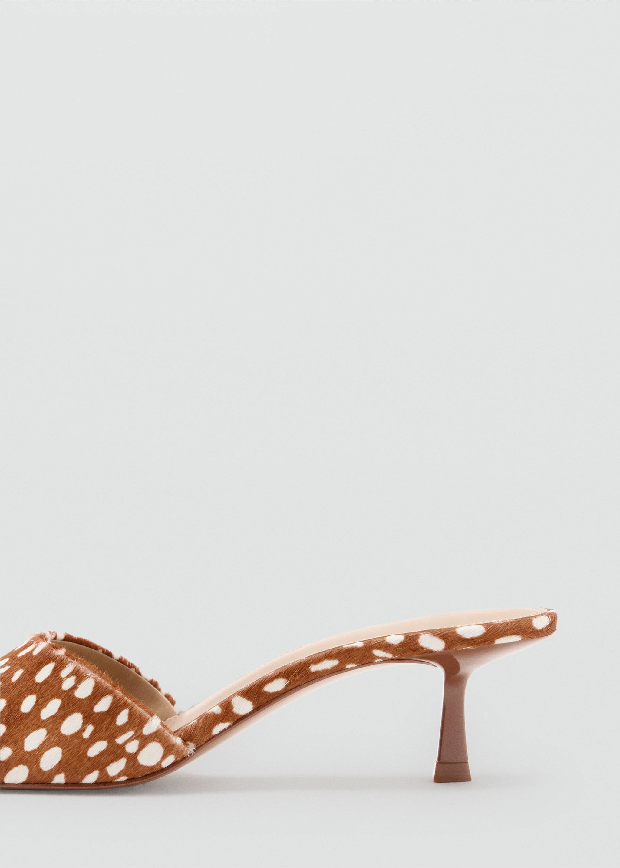 Sandals hide1 - Details of the article 1, Medium Brown. Ref: 37074798-00.