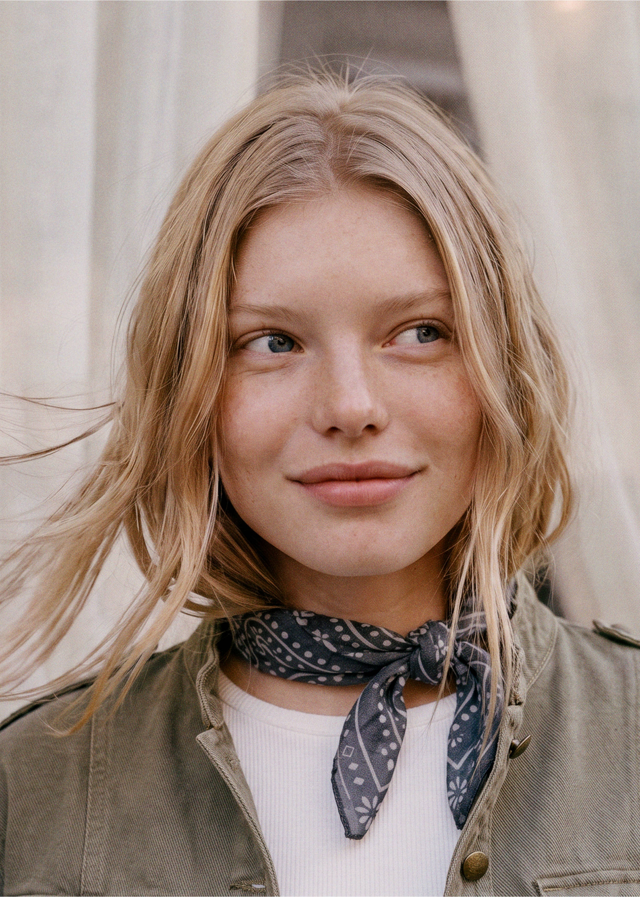 Printed chiffon scarf - Details of the article 9, Grey. Ref: 37074801-00.