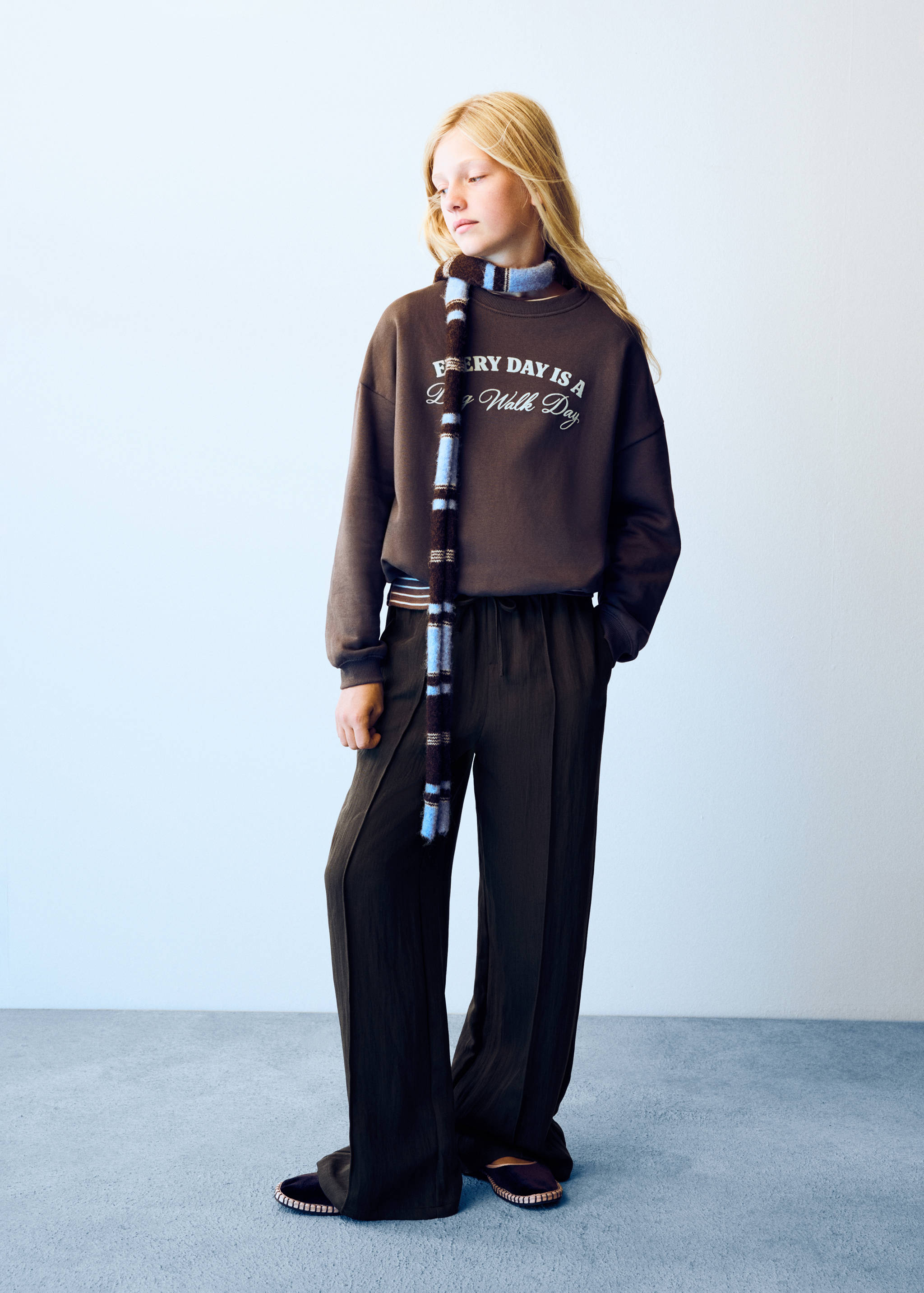 Straight-leg trousers with seam detail - General plane