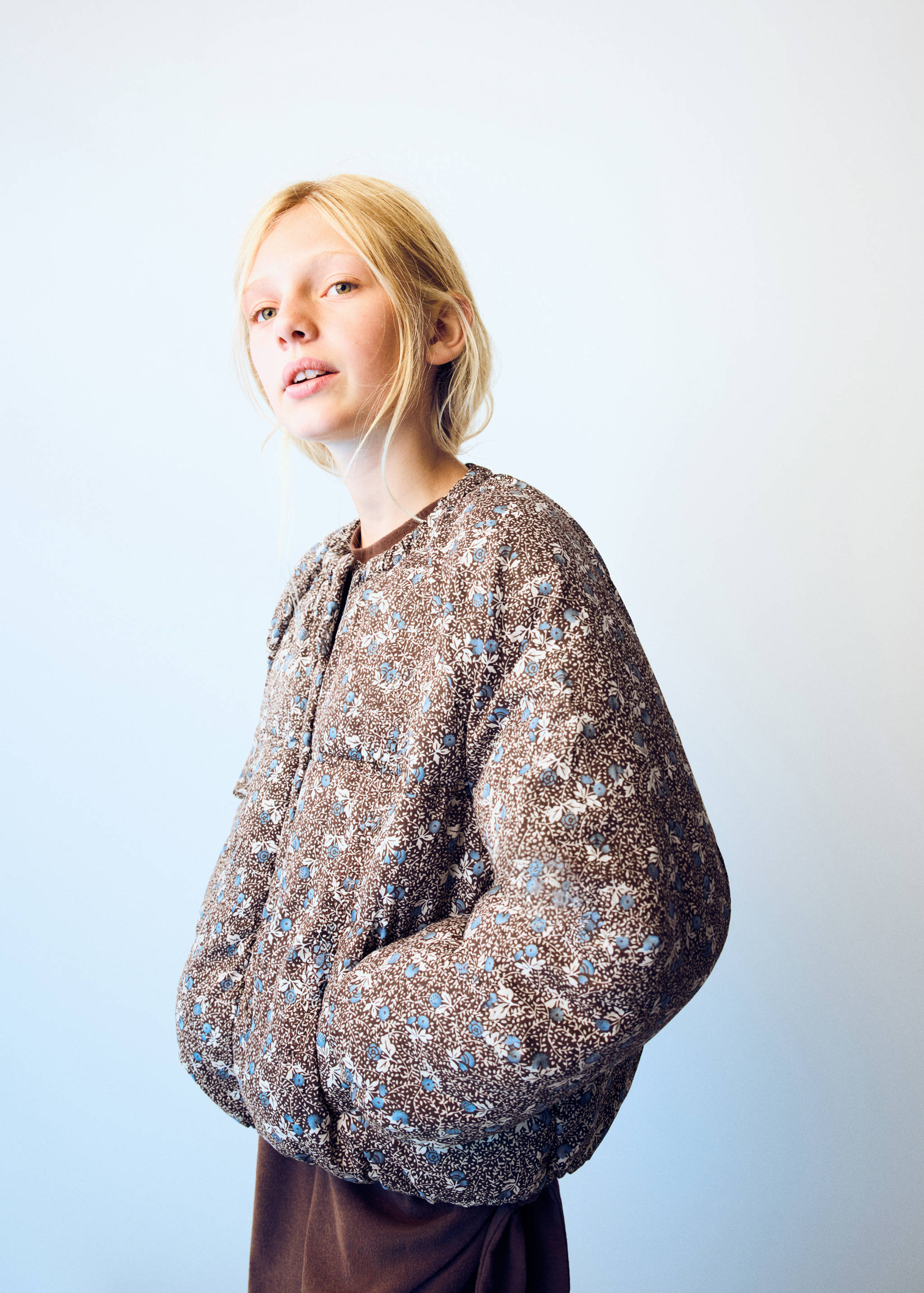 Anorak à fleurs - Plan moyen