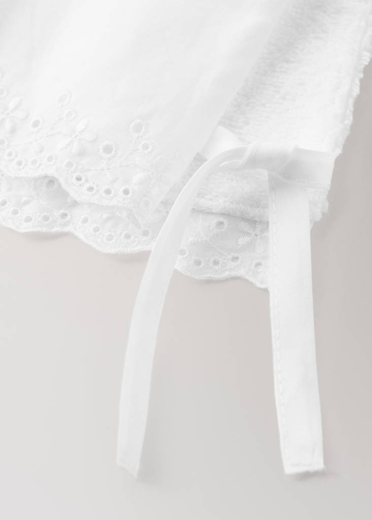 Terry bib with lace trim — White