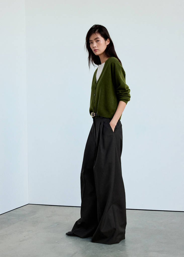 V-neck buttoned cardigan — Olive Green