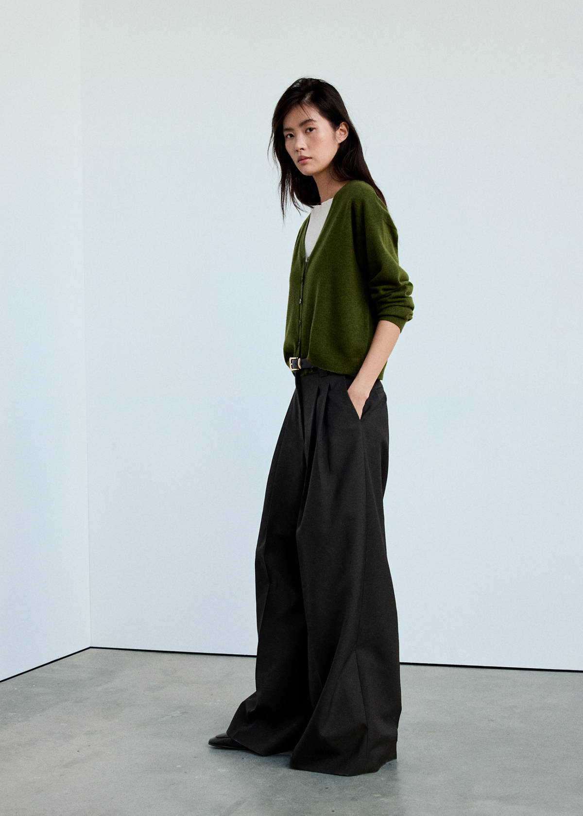 V-neck buttoned cardigan — Olive Green